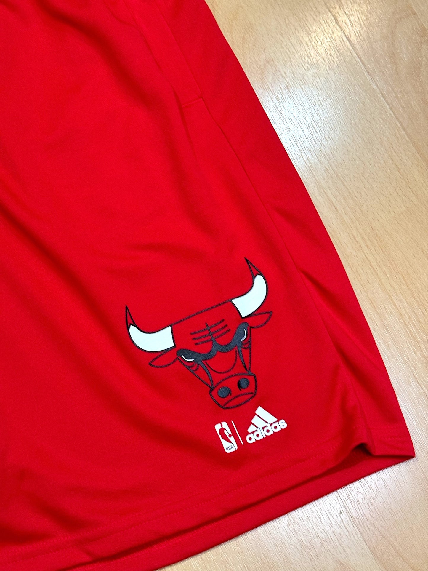 ADIDAS CHICAGO BULLS "CLIMALITE" BASKETBALL SHORTS  SZ: L