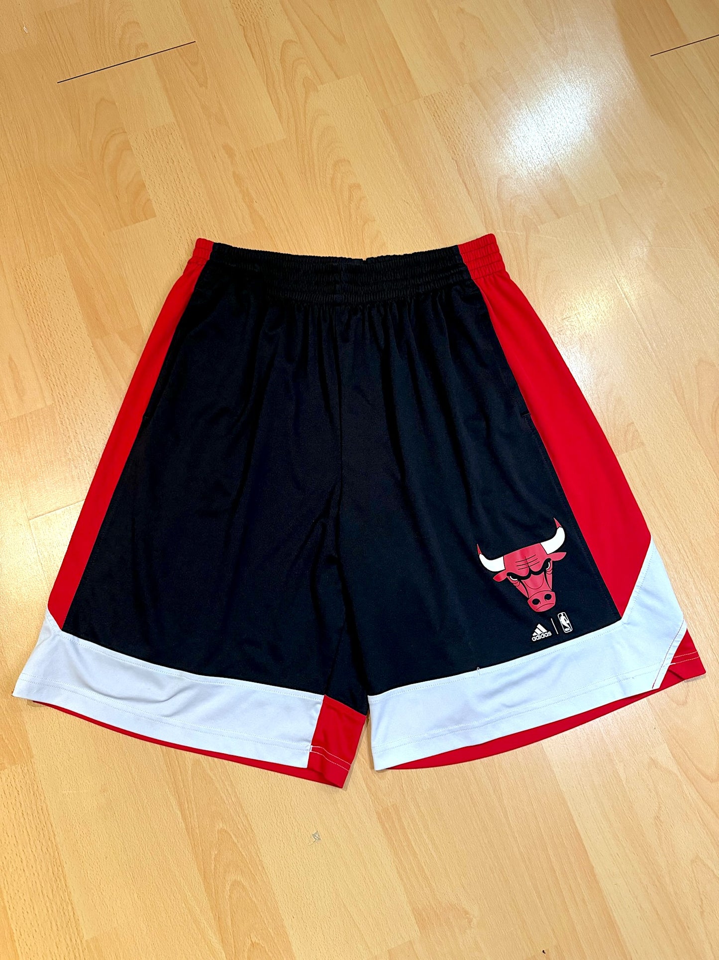 ADIDAS CHICAGO BULLS BASKETBALL SHORTS  SZ: XL