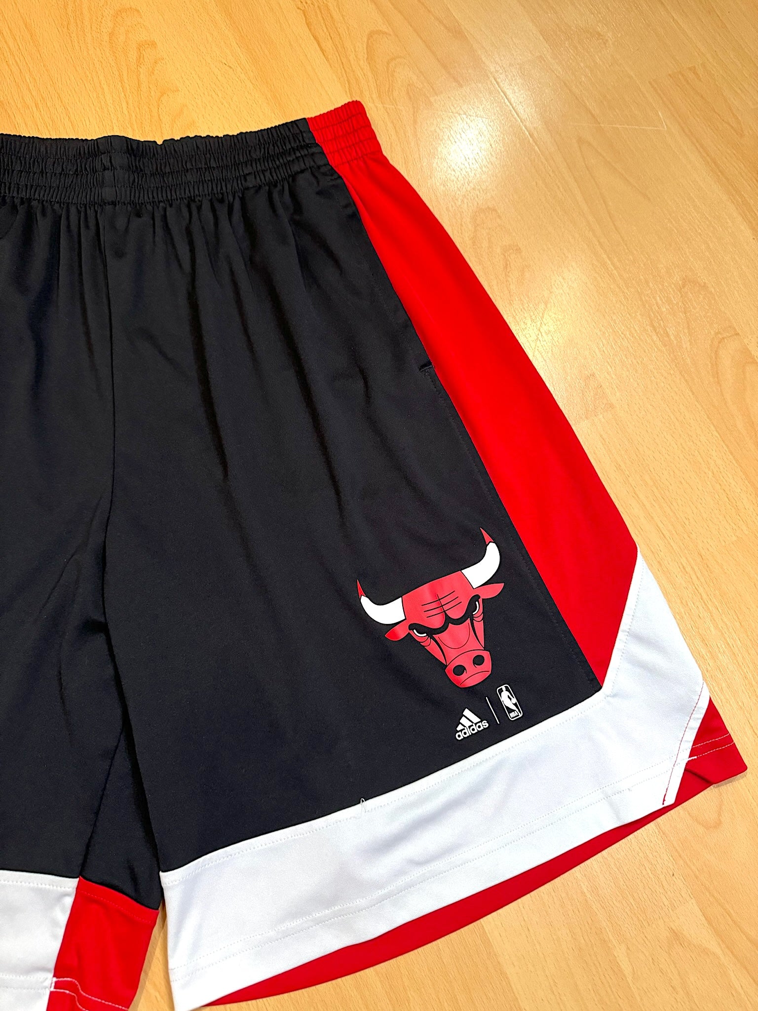 Pantaloncini chicago bulls adidas best sale