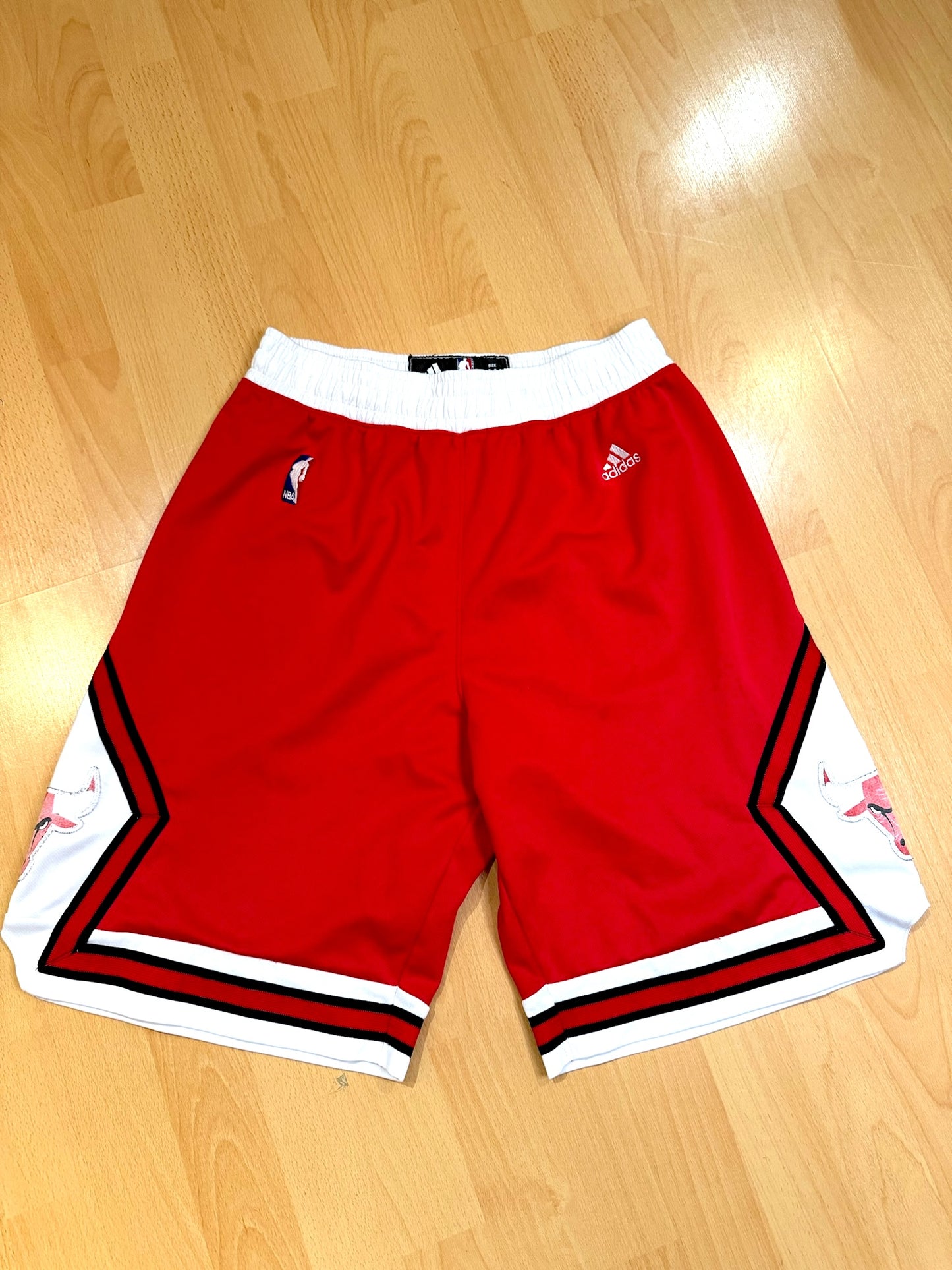 ADIDAS CHICAGO BULLS "RETRO" BASKETBALL SHORTS  SZ: M