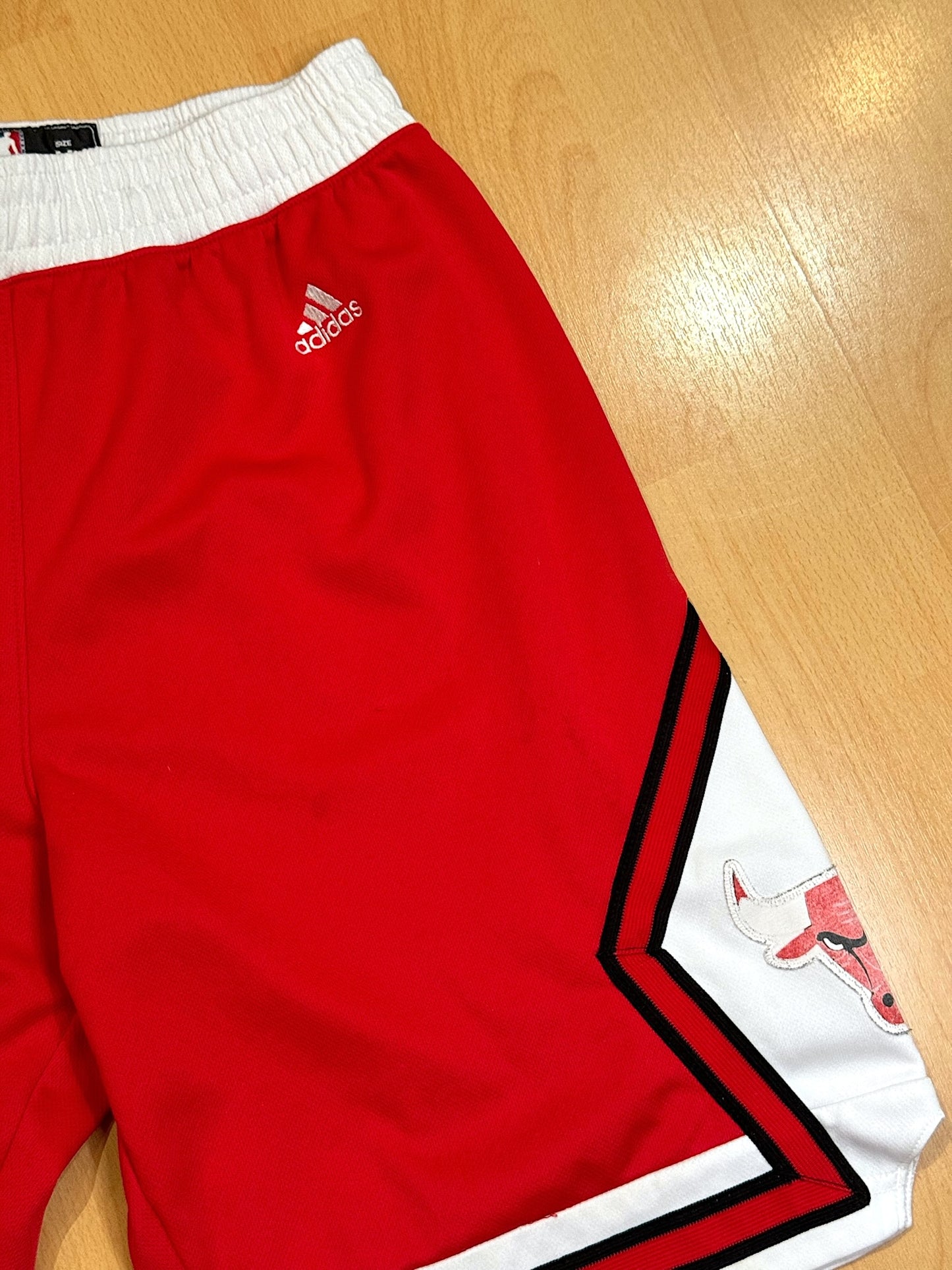 ADIDAS CHICAGO BULLS "RETRO" BASKETBALL SHORTS  SZ: M