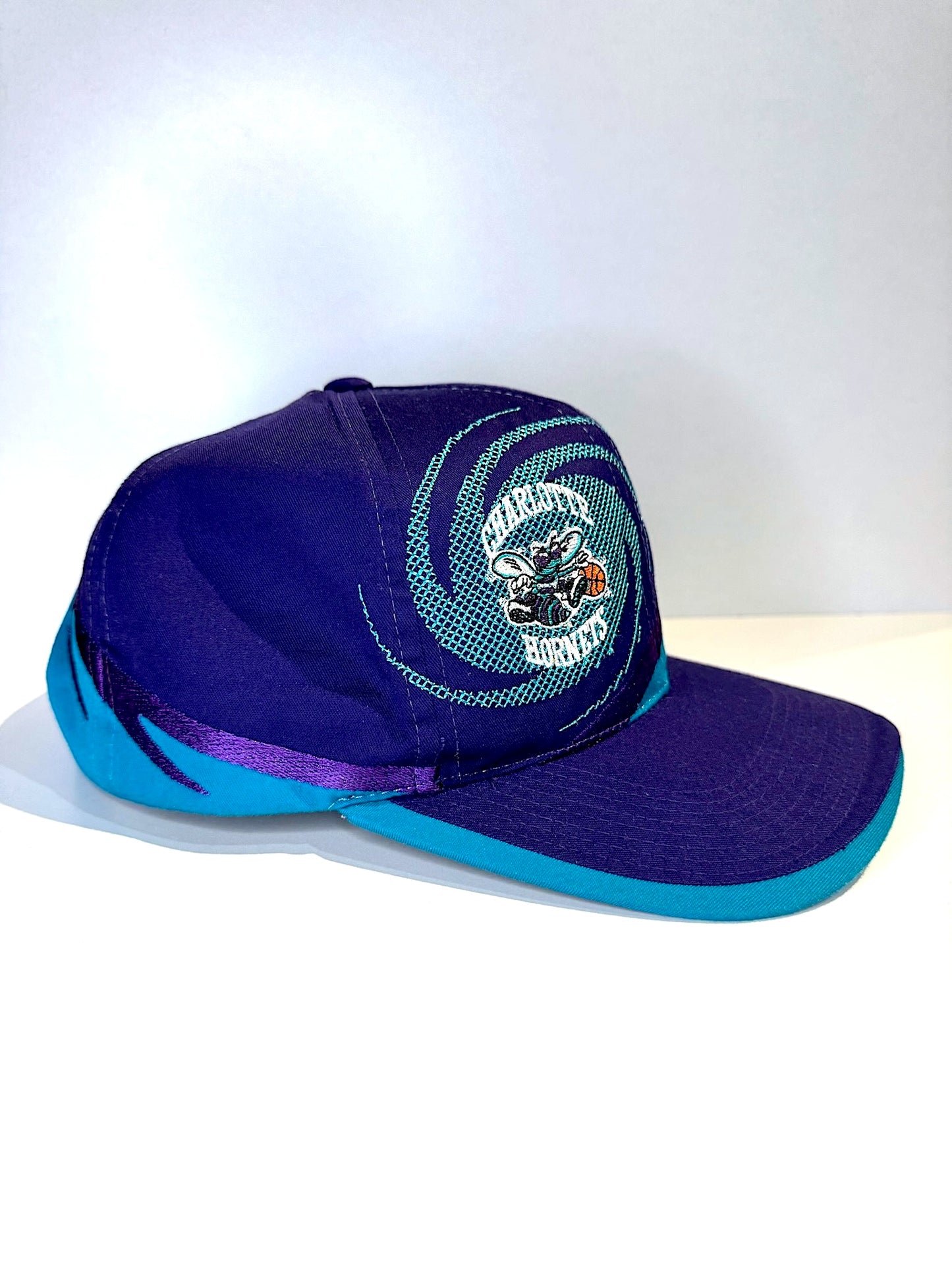 VINTAGE 90s CHARLOTTE HORNETS SPORTS SPECIALTIES "GALAXY" SNAPBACK HAT