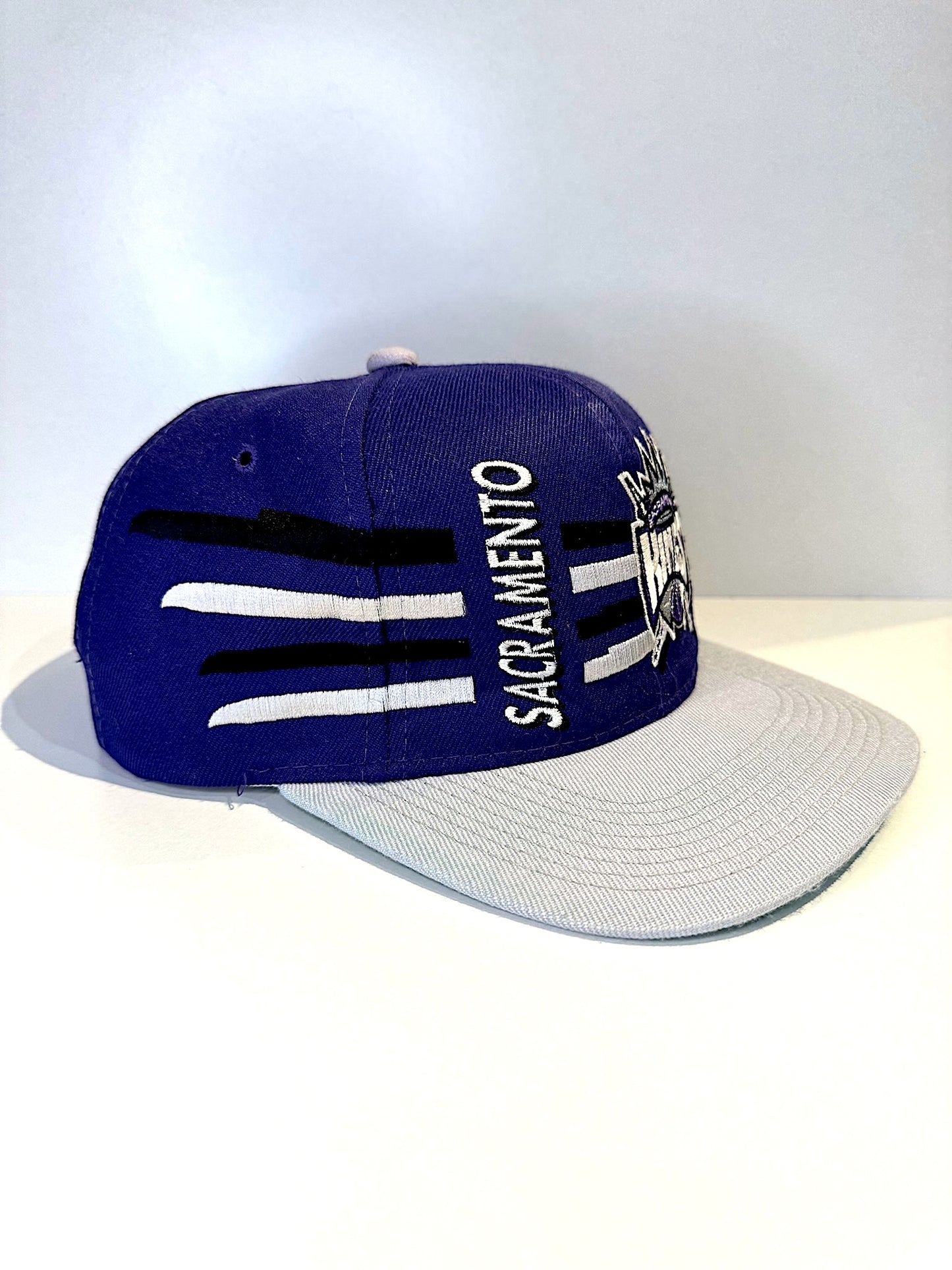 VINTAGE 90s SACRAMENTO KINGS SPORTS SPECIALTIES SNAPBACK HAT