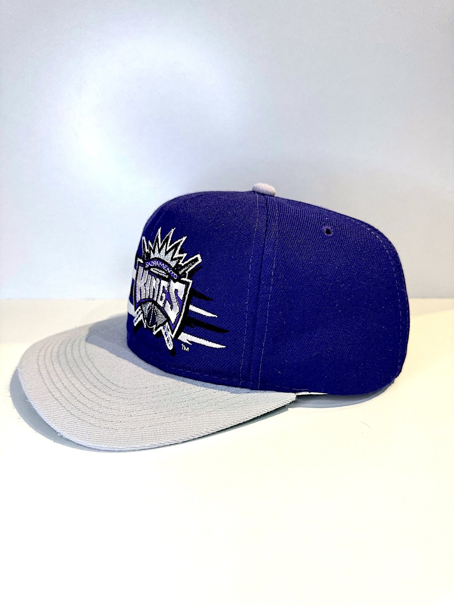 VINTAGE 90s SACRAMENTO KINGS SPORTS SPECIALTIES SNAPBACK HAT