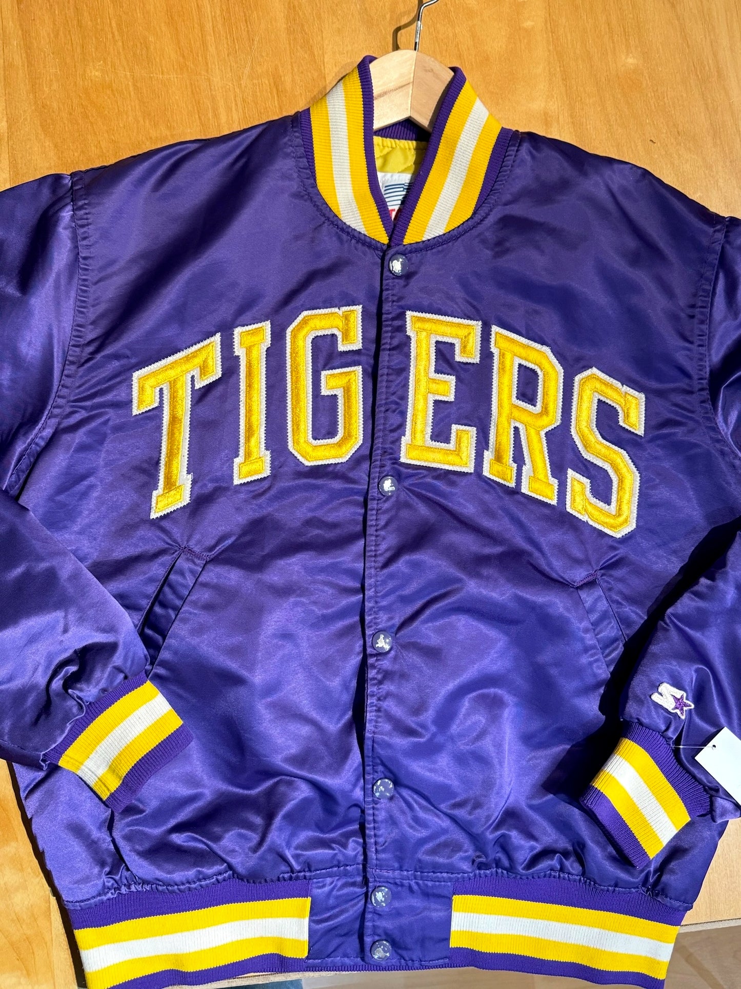 VINTAGE 90s STARTER LSU TIGERS NCAA SATIN JACKET  SZ: M