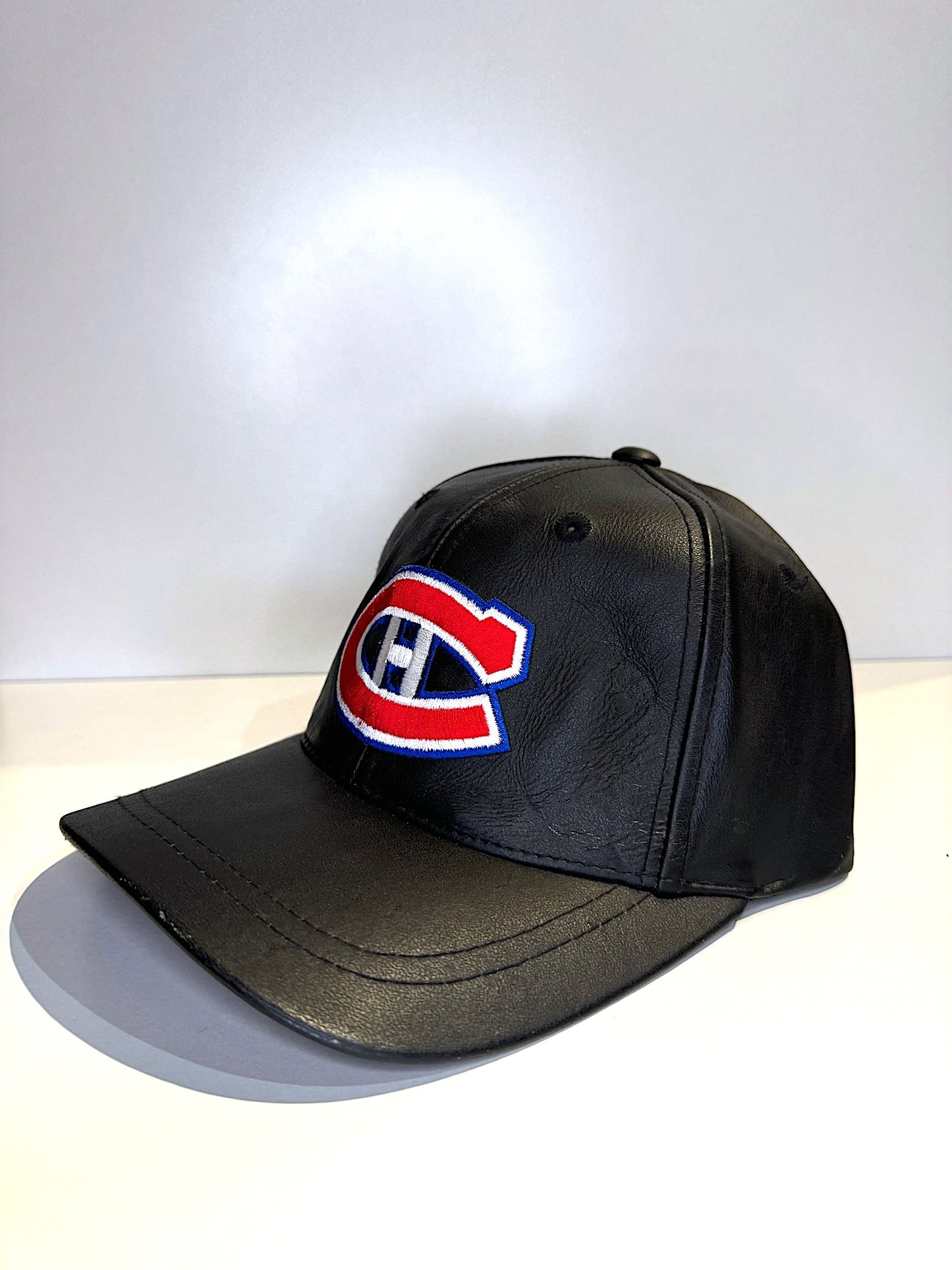 VINTAGE 90s MONTREAL CANADIENS AMERICAN NEEDLE LEATHER SCRATCHBACK CAP HAT