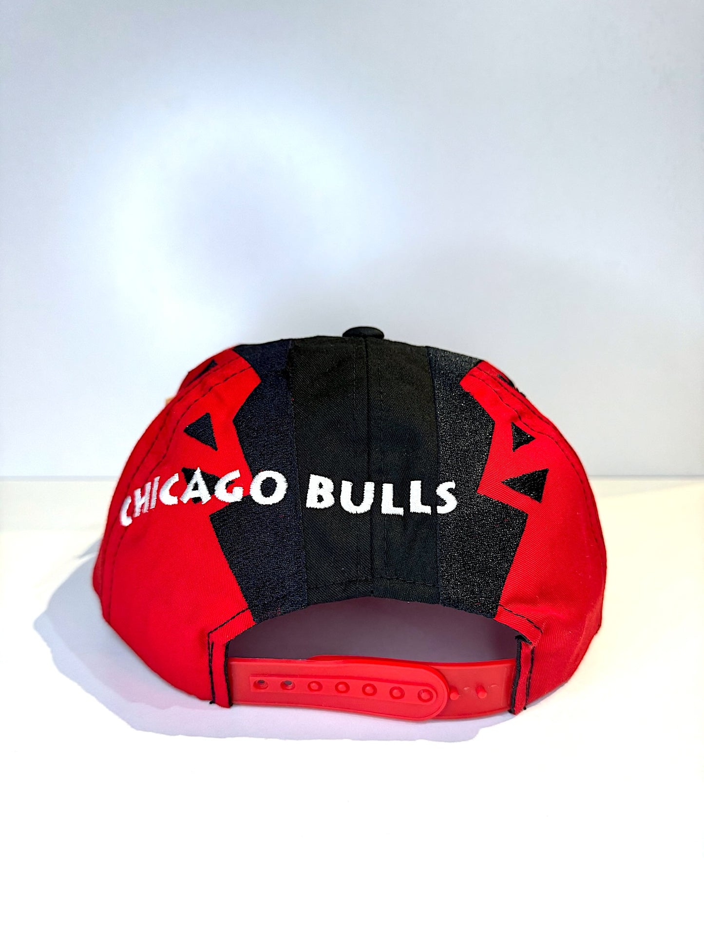 "DS" VINTAGE 90s CHICAGO BULLS SPORTS SPECIALTIES "SHATTER" SNAPBACK HAT