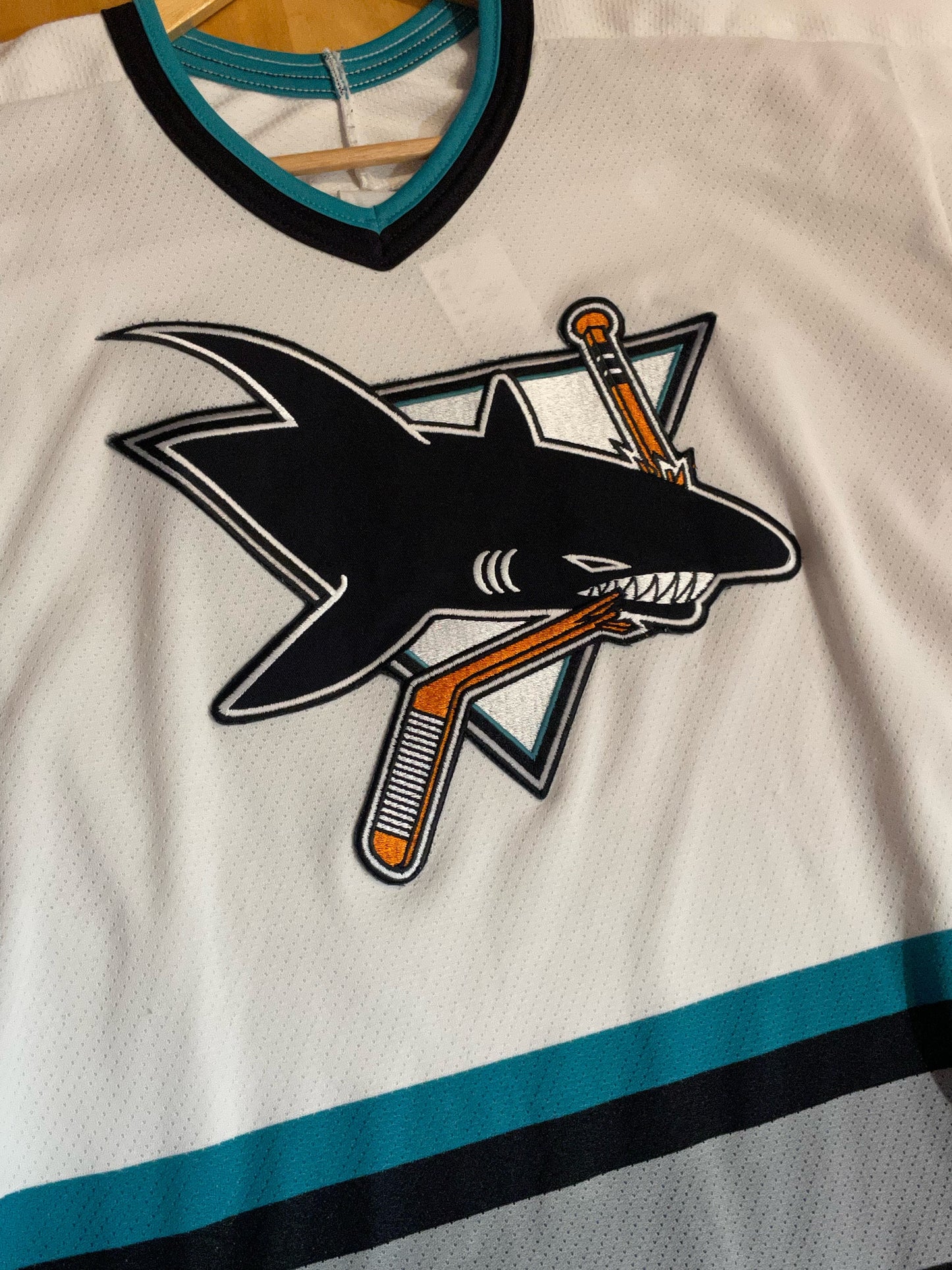 VINTAGE CCM SAN JOSE SHARKS NHL HOCKEY JERSEY  SZ: L