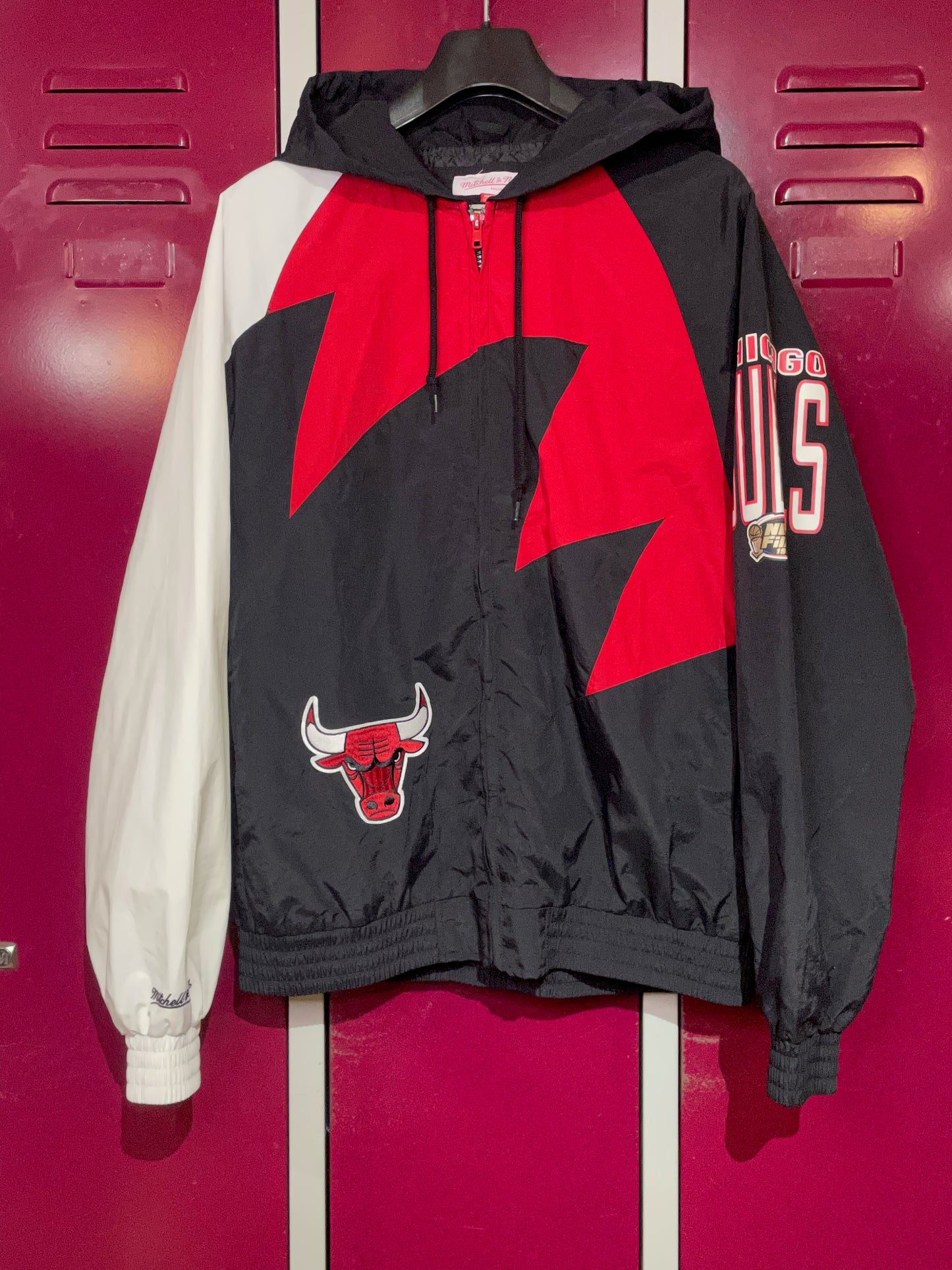 MITCHELL & NESS CHICAGO BULLS WINDBREAKER JACKET SZ: M