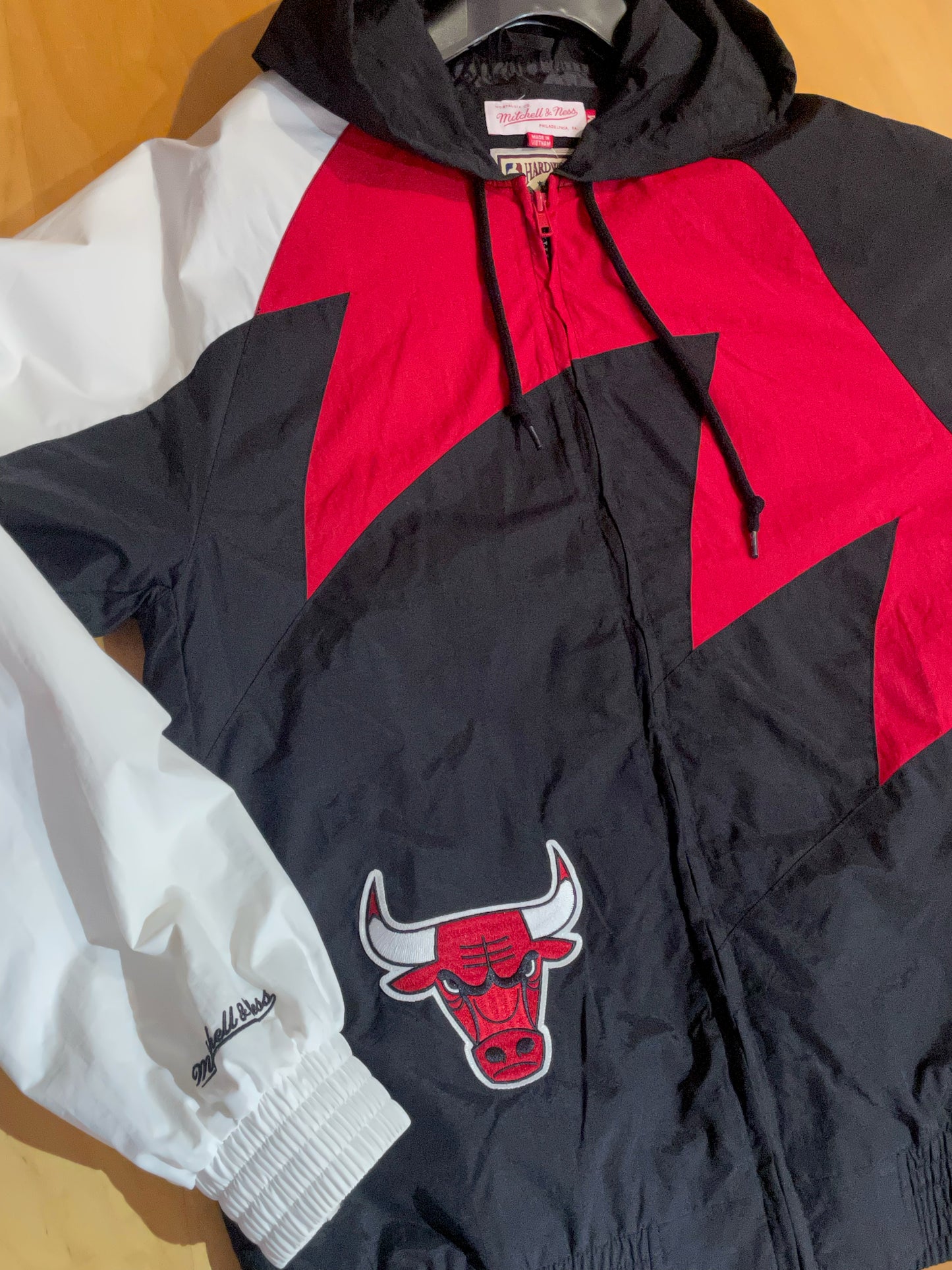 MITCHELL & NESS CHICAGO BULLS WINDBREAKER JACKET SZ: M