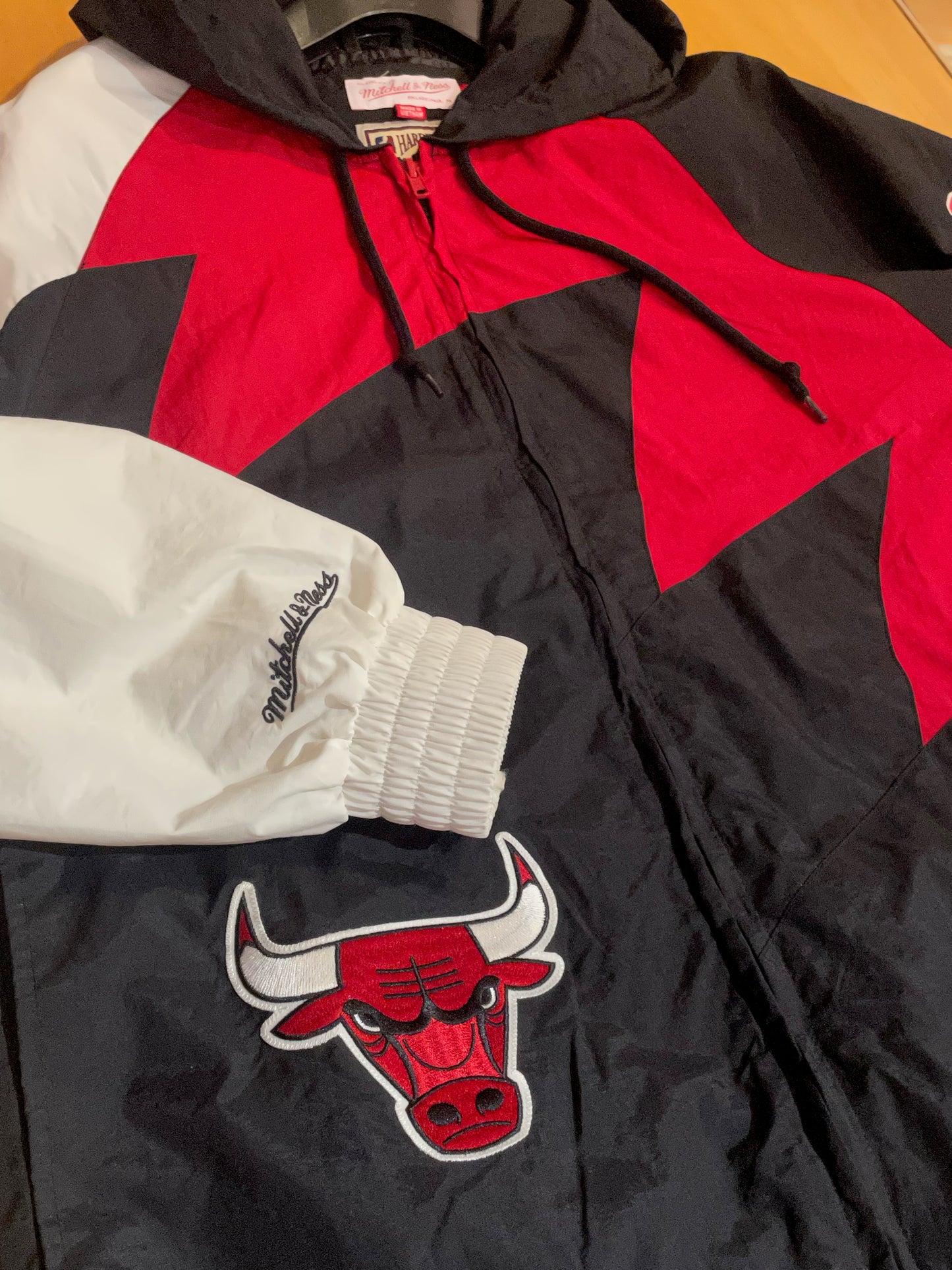 MITCHELL & NESS CHICAGO BULLS WINDBREAKER JACKET SZ: M