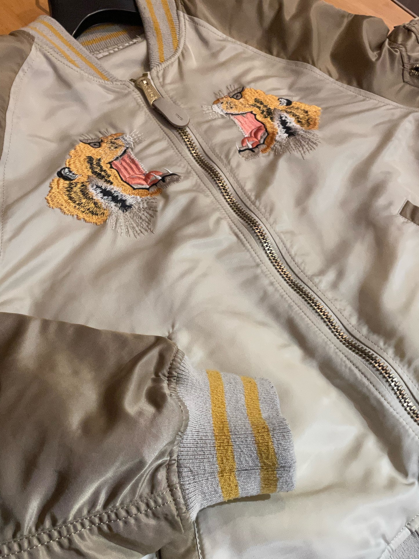 ALPHA INDUSTRIES REVERSIBLE "TIGER" SATIN BOMBER LIMITED EDITION SOUVENIR JACKET  SZ: L