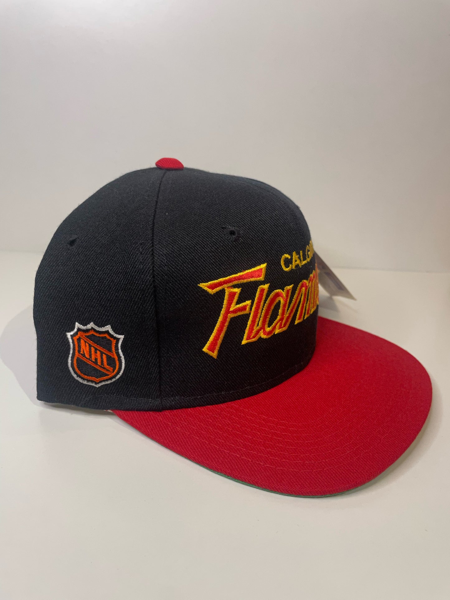 "DS" VINTAGE 90s CALGARY FLAMES SPORTS SPECIALTIES SCRIPT SNAPBACK HAT