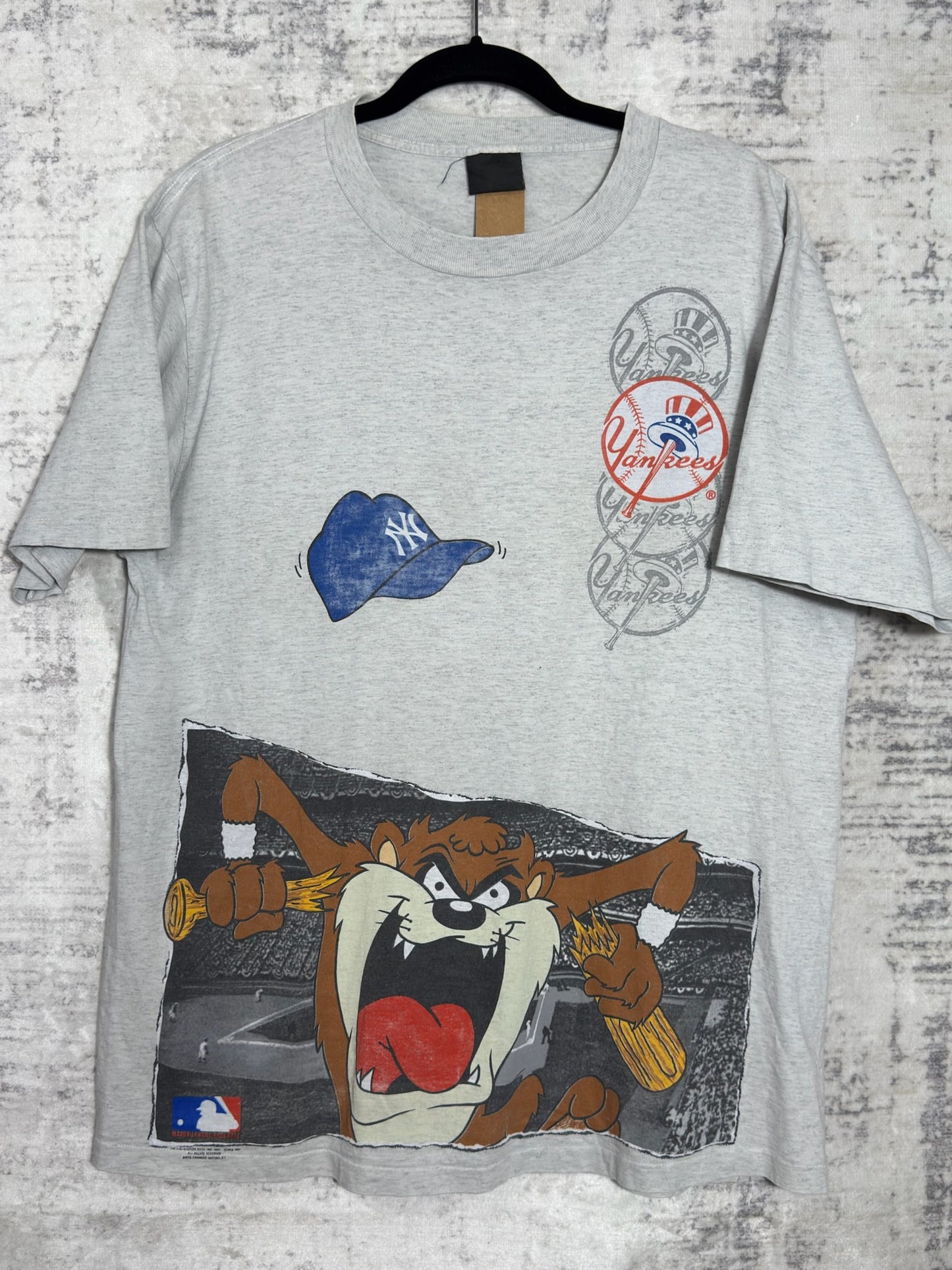 VINTAGE 1991 NEW YORK YANKEES "TAZ" T-SHIRT SZ: XL