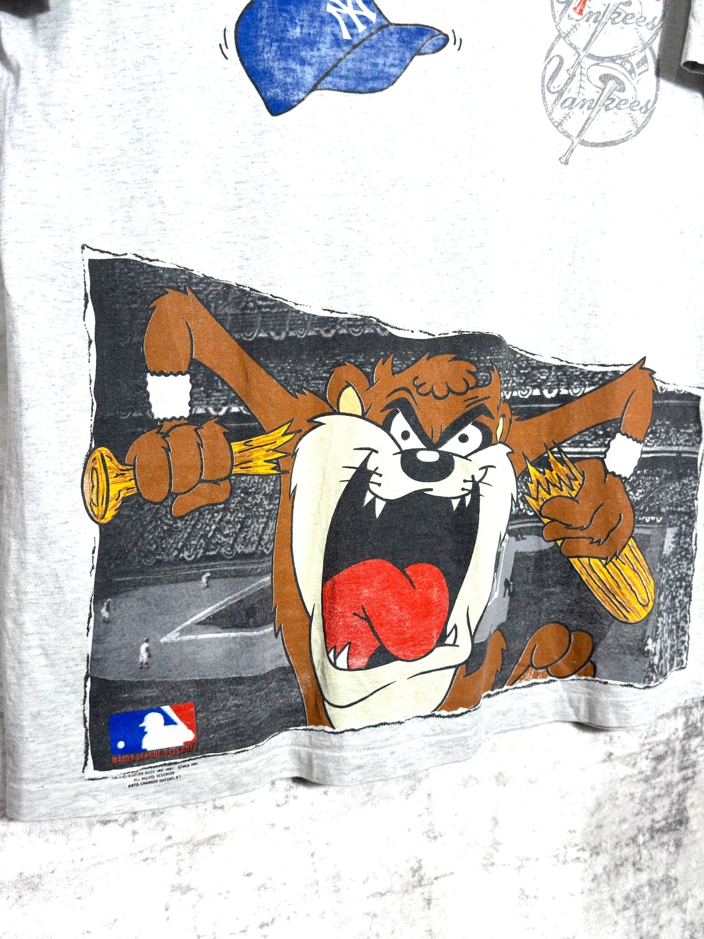 VINTAGE 1991 NEW YORK YANKEES "TAZ" T-SHIRT SZ: XL