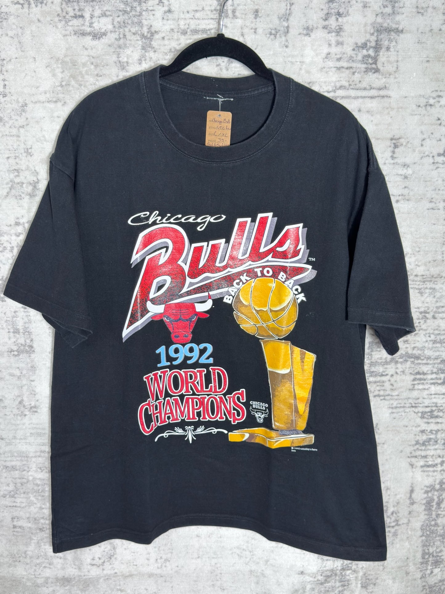 REPRINT 1992 CHICAGO BULLS  "BACK TO BACK" T-SHIRT SZ: L