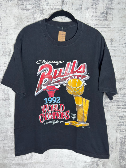 REPRINT 1992 CHICAGO BULLS  "BACK TO BACK" T-SHIRT SZ: L