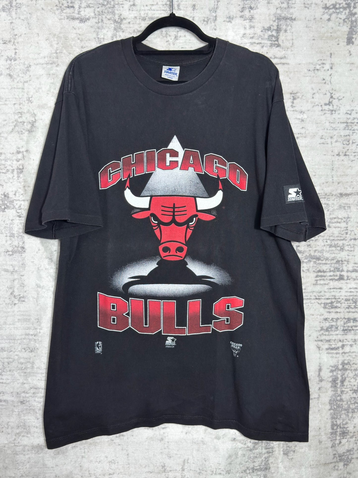 VINTAGE 90s CHICAGO BULLS "UNDER THE SPOTLIGHT" STARTER T-SHIRT SZ: L