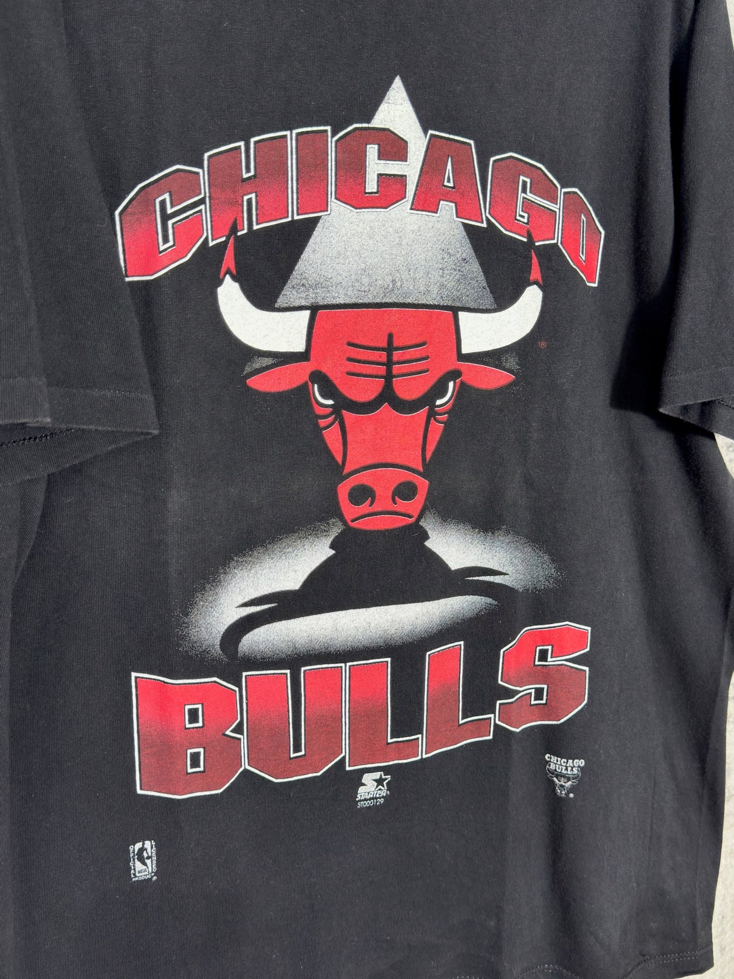 VINTAGE 90s CHICAGO BULLS "UNDER THE SPOTLIGHT" STARTER T-SHIRT SZ: L