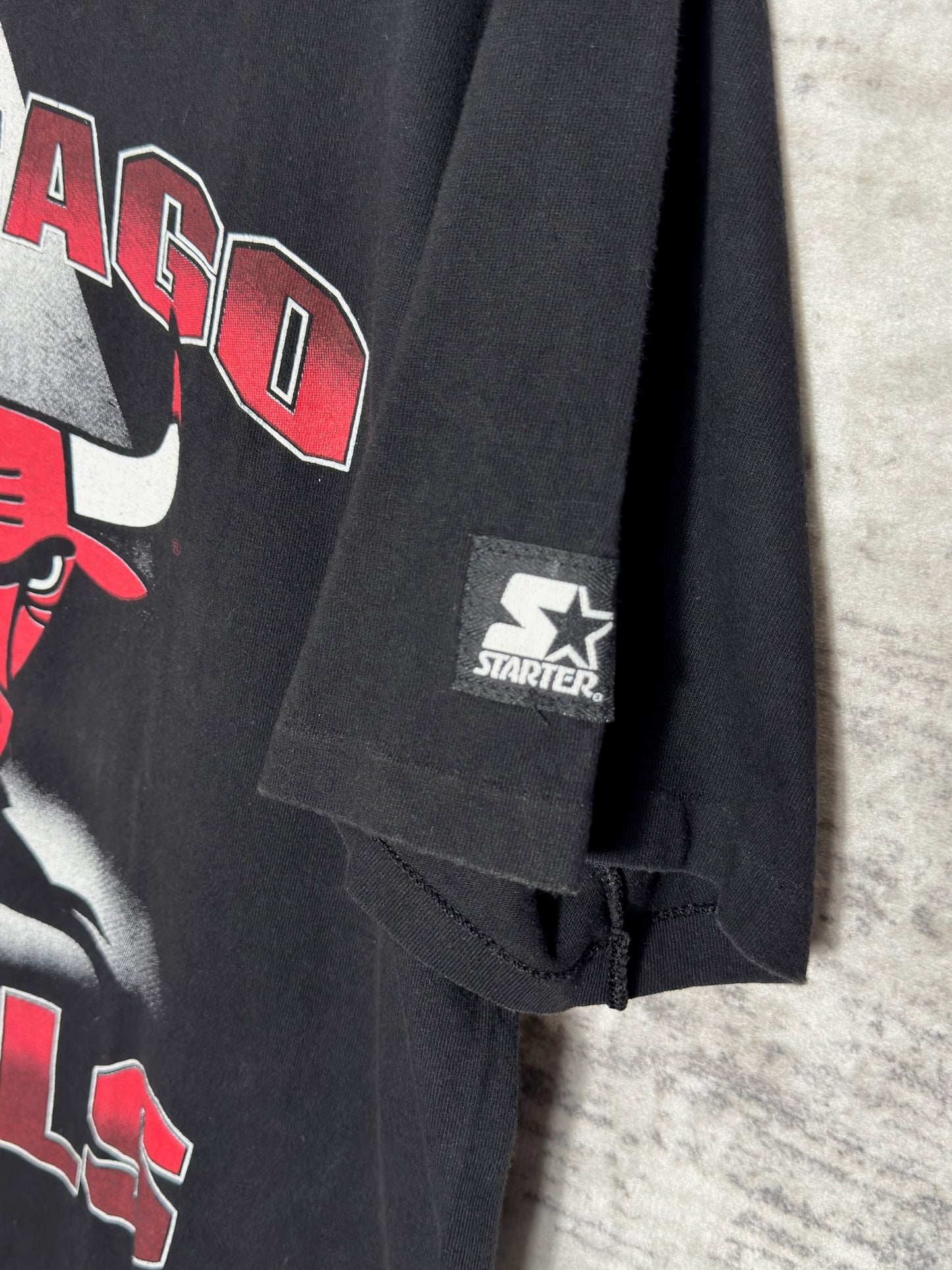 VINTAGE 90s CHICAGO BULLS "UNDER THE SPOTLIGHT" STARTER T-SHIRT SZ: L