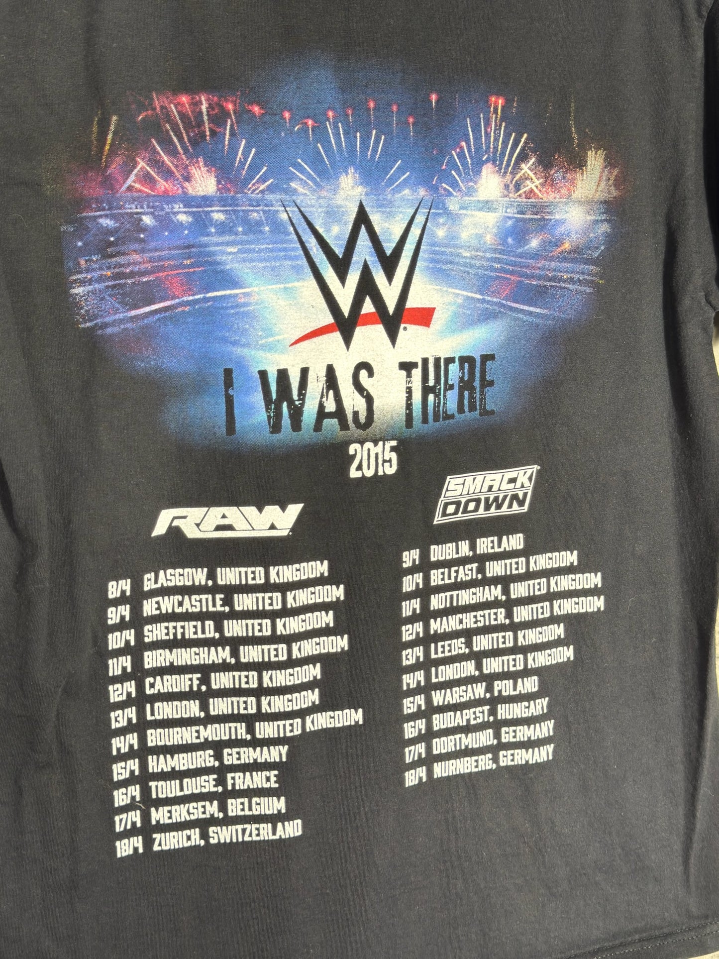 WWE SUPERSTARS "I WAS THERE 2025 RAW SMACK DOWN" T-SHIRT SZ: M