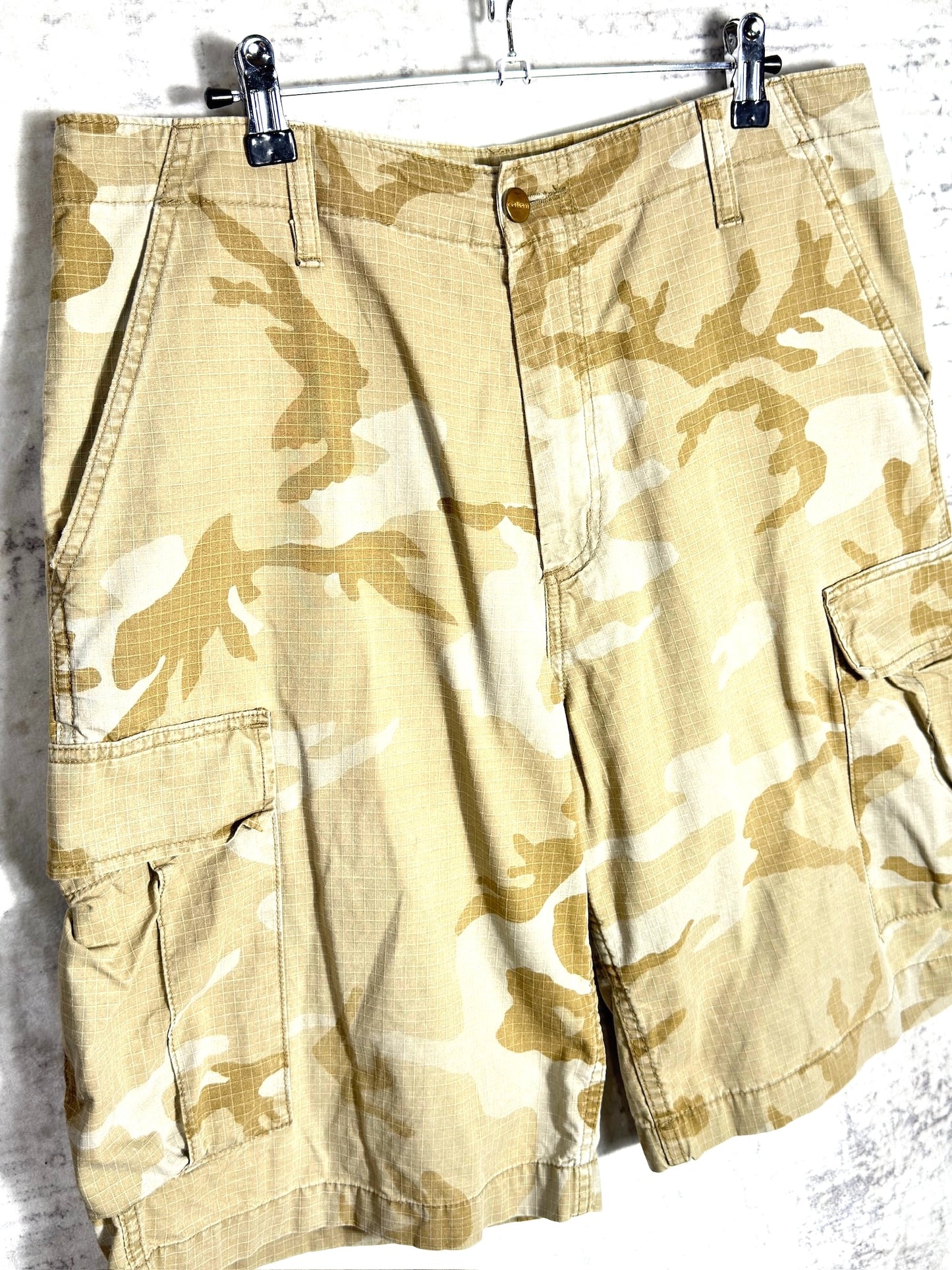 Y2K CARHARTT CAMO CARGO BERMUDA SHORTS  SZ: 32