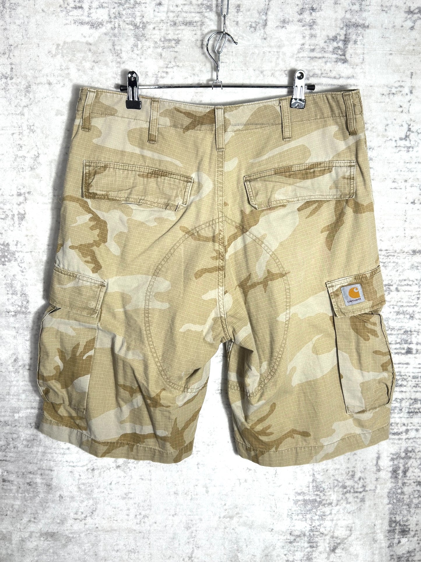 Y2K CARHARTT CAMO CARGO BERMUDA SHORTS  SZ: 32
