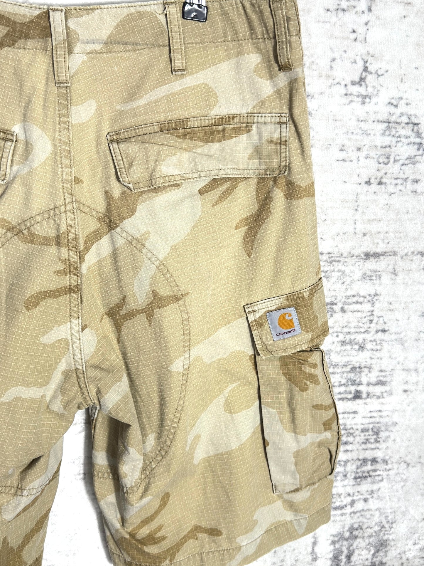 Y2K CARHARTT CAMO CARGO BERMUDA SHORTS  SZ: 32