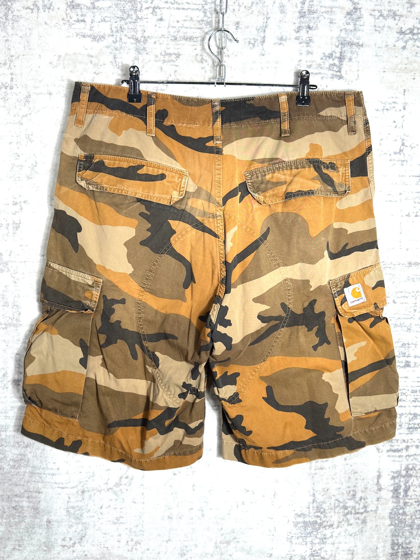 Y2K CARHARTT CAMO CARGO BERMUDA SHORTS  SZ: 33