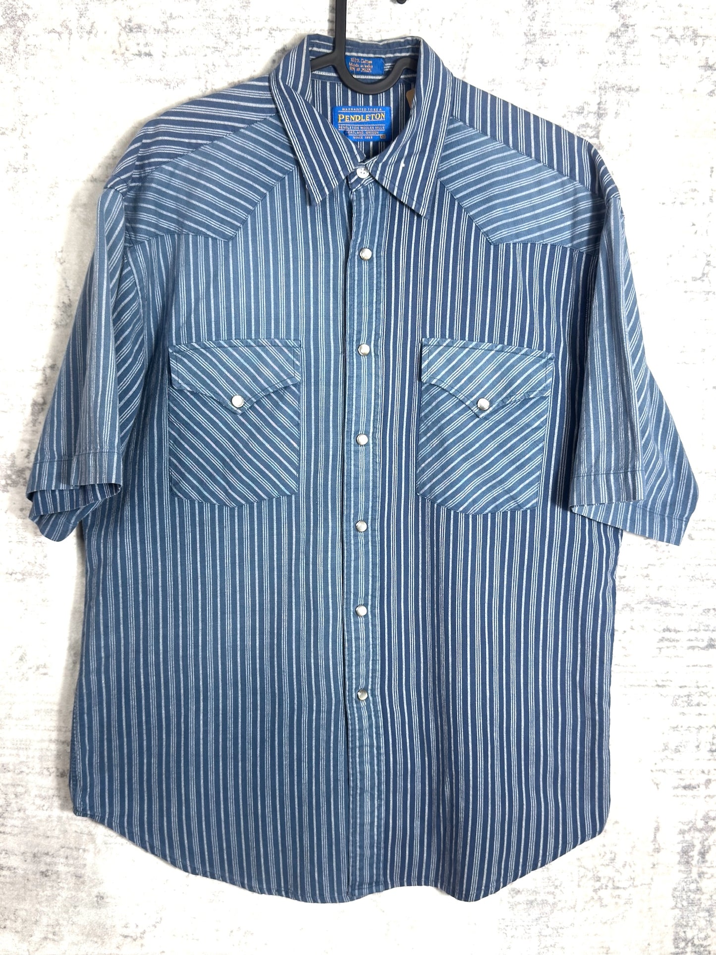 PENDLETON "PINSTRIPE" WESTERN SHORT SLEEVES SHIRT SZ: M