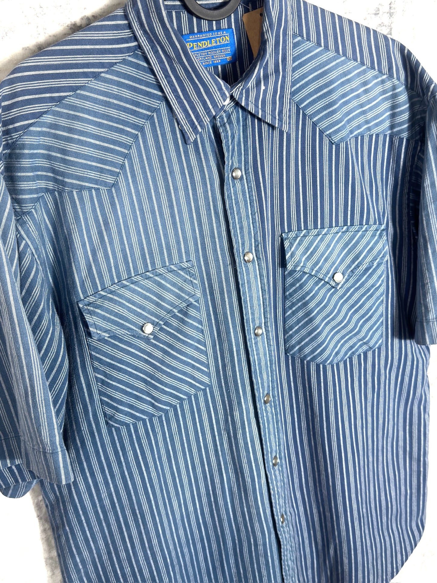 PENDLETON "PINSTRIPE" WESTERN SHORT SLEEVES SHIRT SZ: M