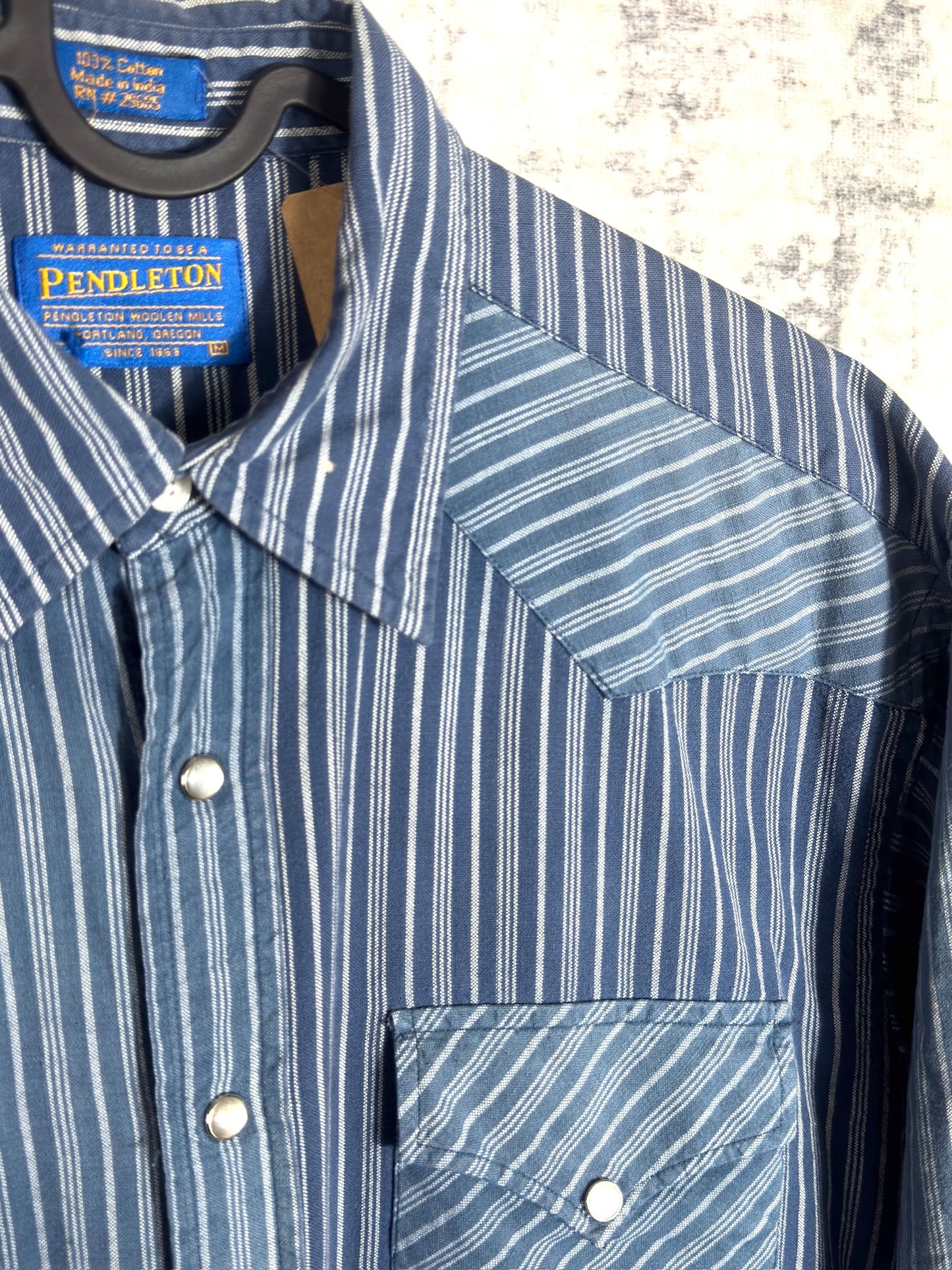 PENDLETON "PINSTRIPE" WESTERN SHORT SLEEVES SHIRT SZ: M
