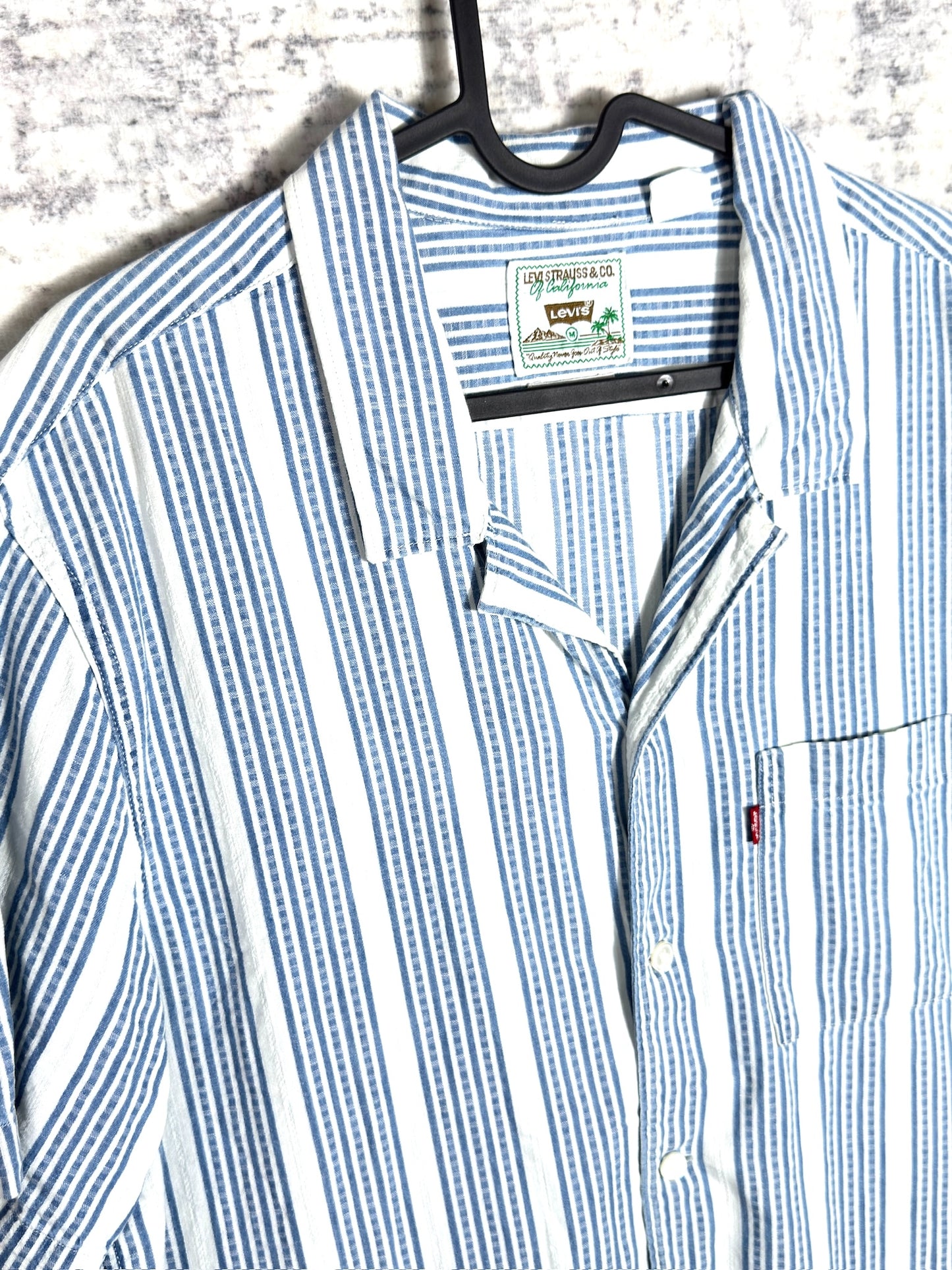 LEVI'S OF CALIFORNIA "STRIPED" SHORT SLEEVES SHIRT SZ: M