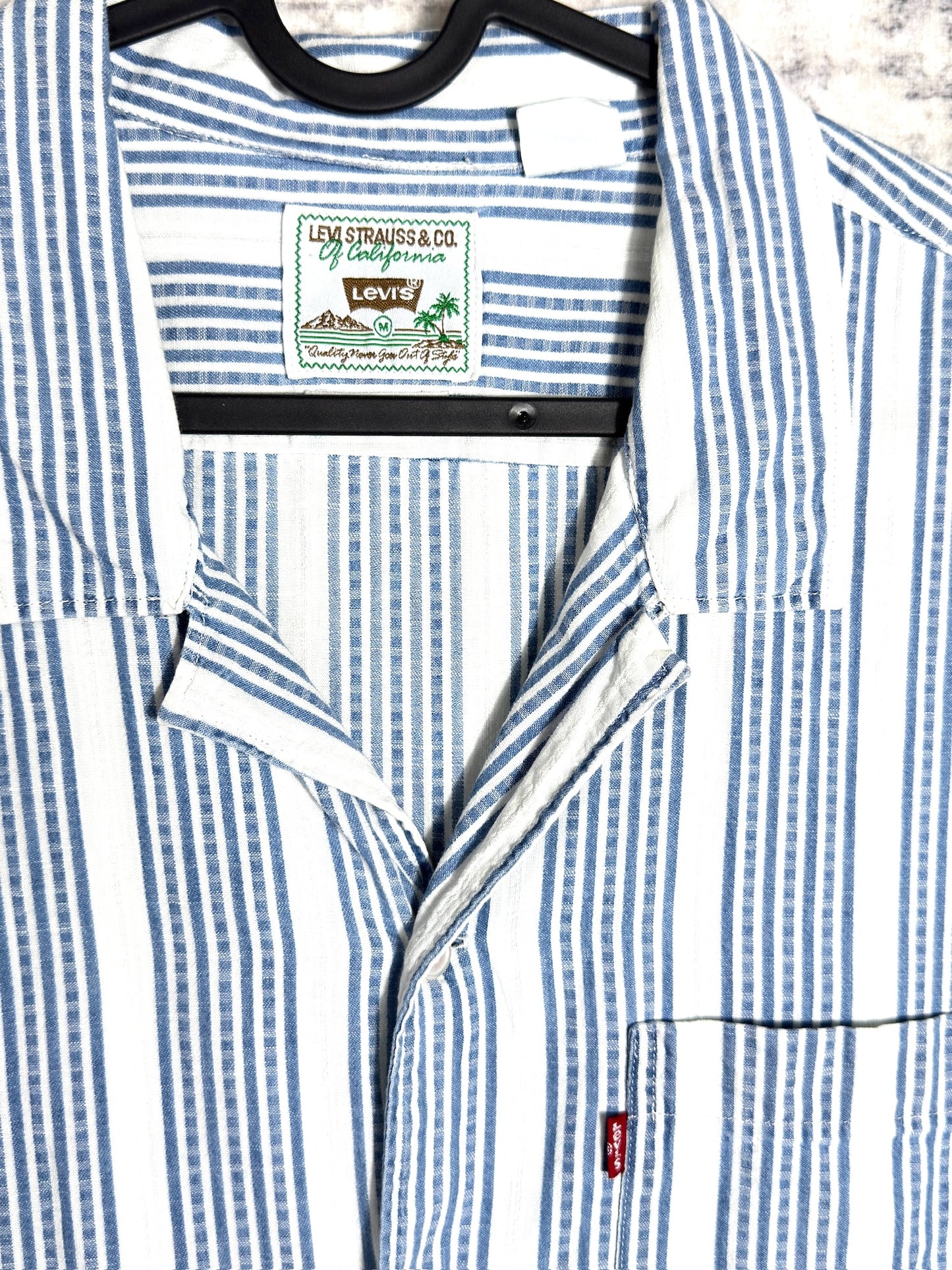 LEVI'S OF CALIFORNIA "STRIPED" SHORT SLEEVES SHIRT SZ: M