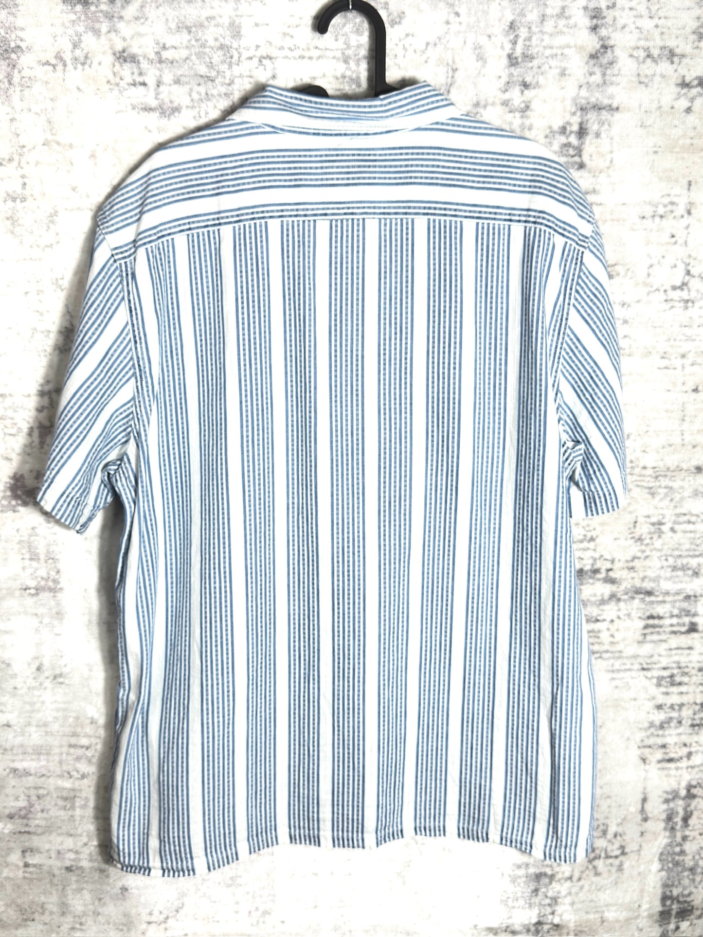 LEVI'S OF CALIFORNIA "STRIPED" SHORT SLEEVES SHIRT SZ: M