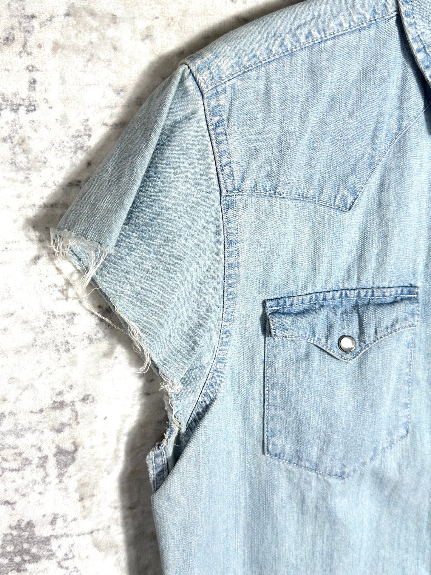 LEVI'S "CUT OFF" DENIM SHORT SLEEVES SHIRT SZ: S