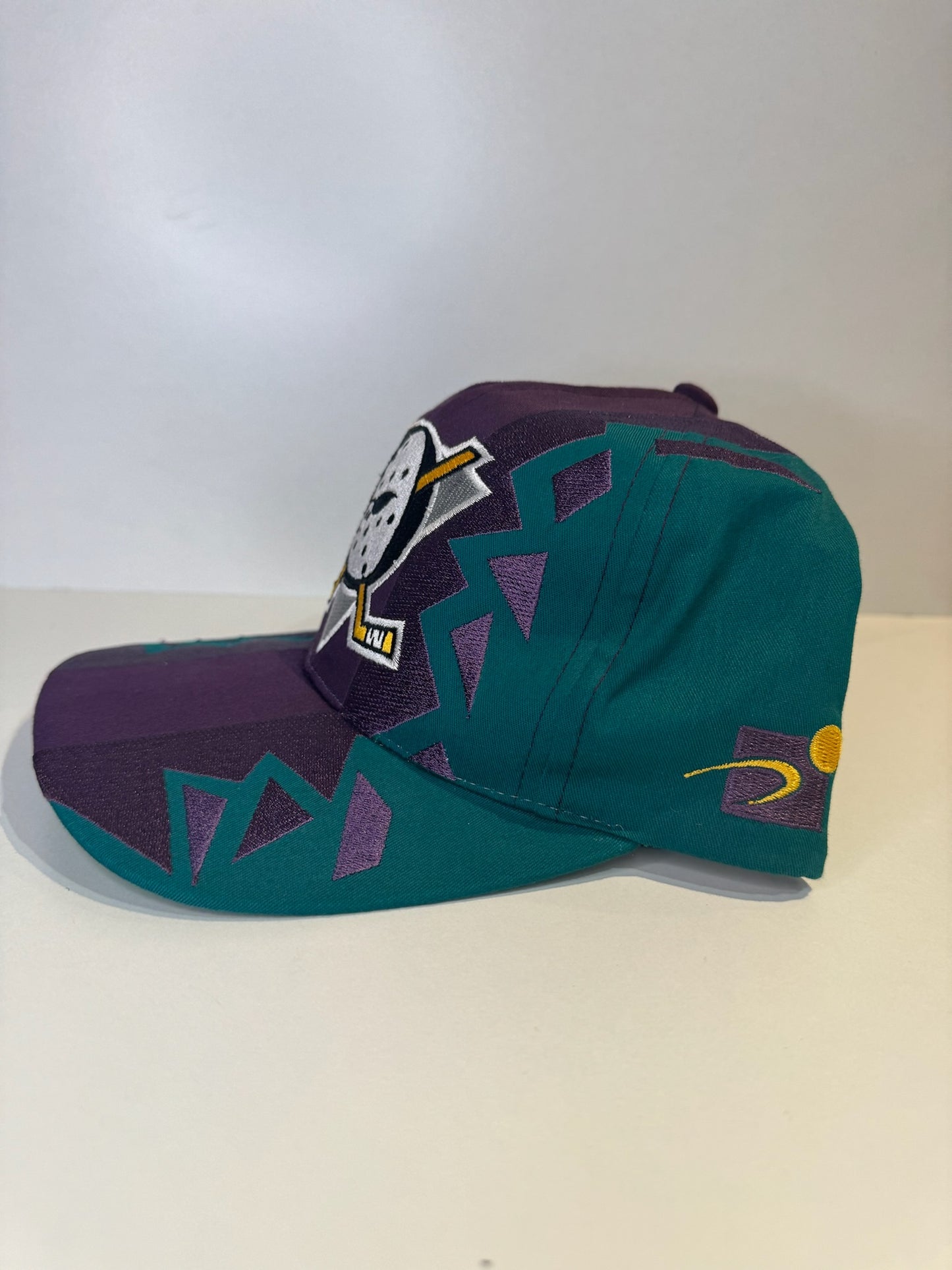 "DS" VINTAGE 90s MIGHTY DUCKS SPORTS SPECIALTIES "SHATTER" SNAPBACK HAT