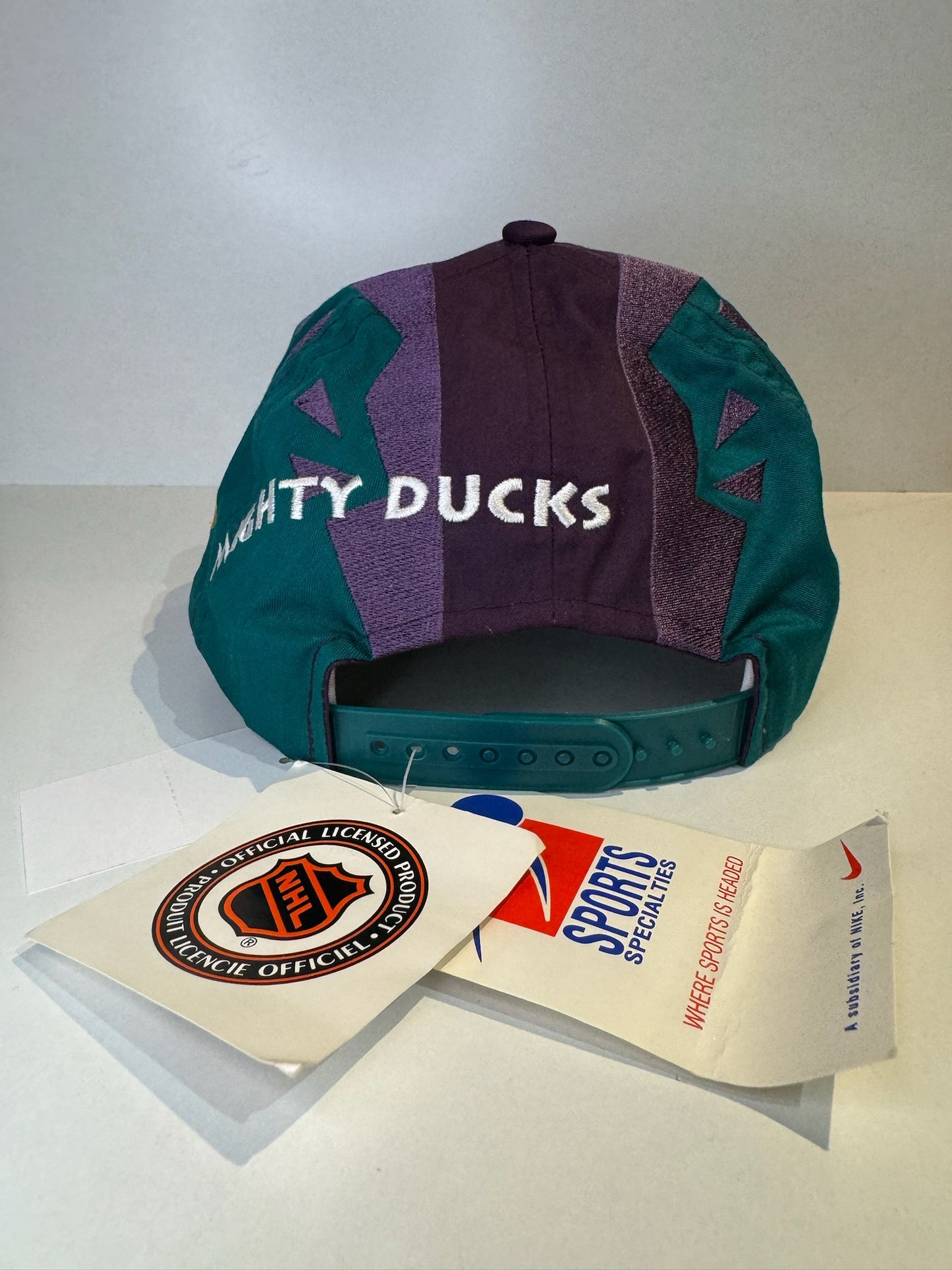 "DS" VINTAGE 90s MIGHTY DUCKS SPORTS SPECIALTIES "SHATTER" SNAPBACK HAT