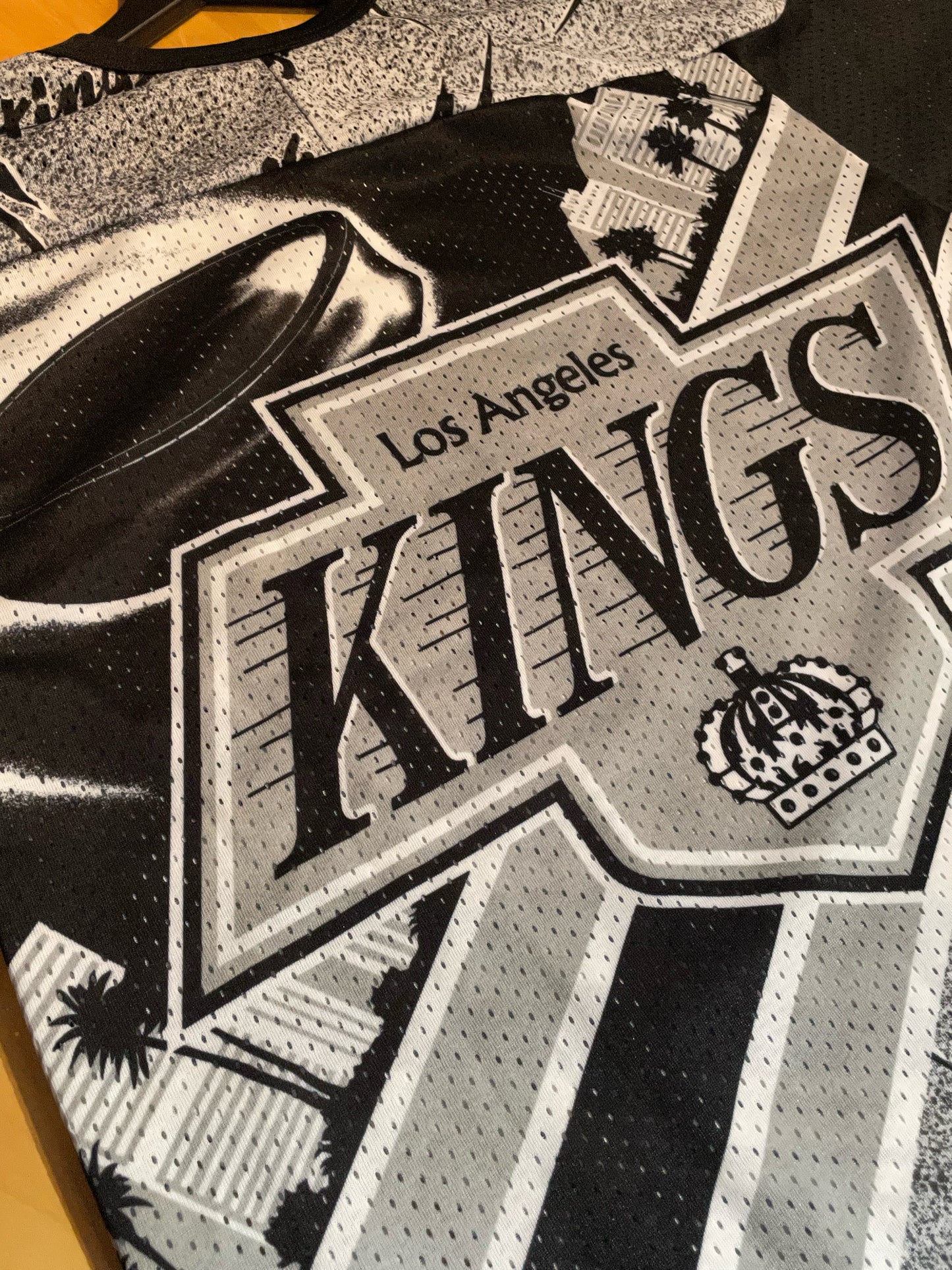 VINTAGE CCM LOS ANGELES KINGS ALLOVER PRINT NHL HOCKEY JERSEY  SZ: M