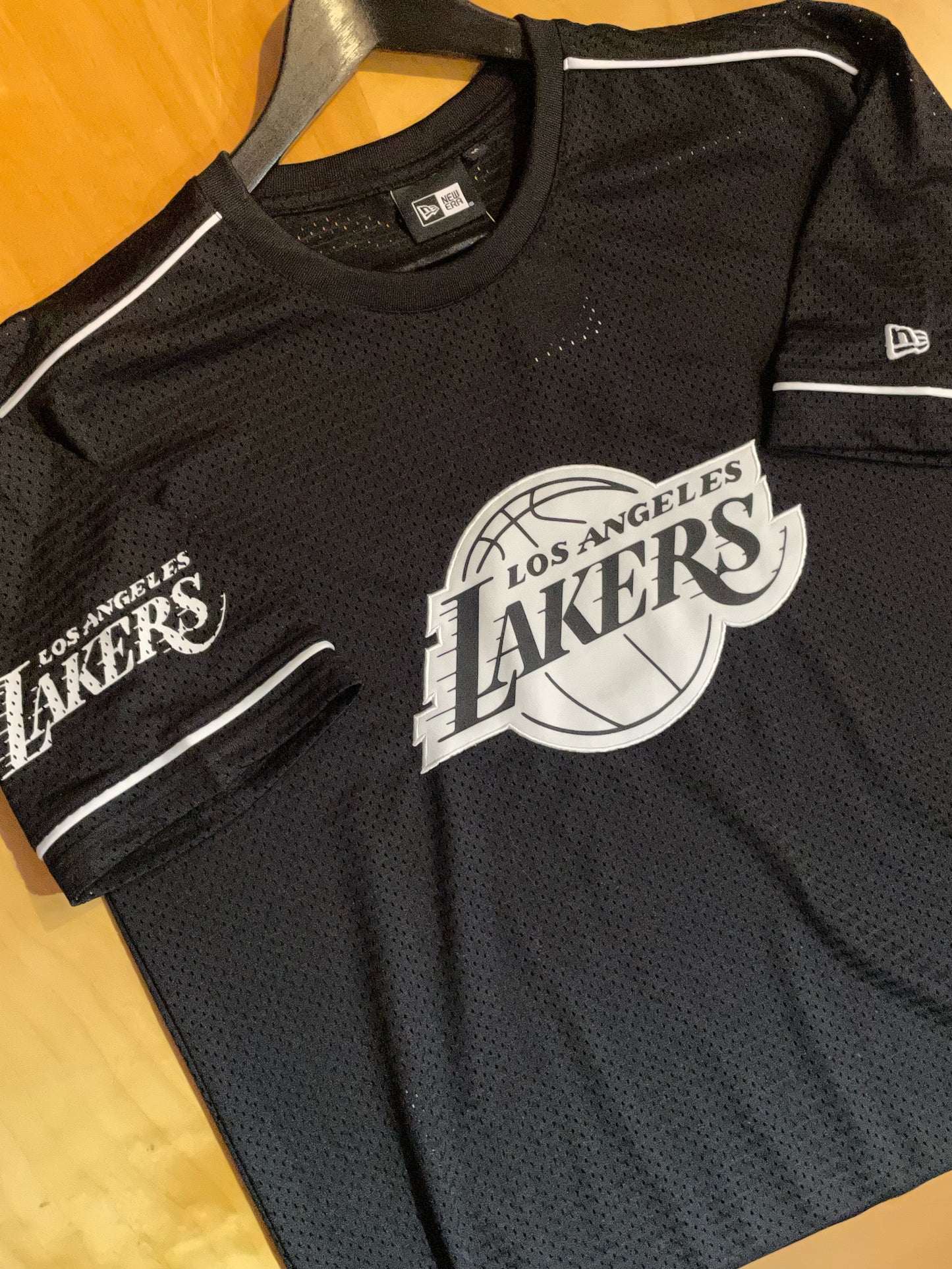 NEW ERA LOS ANGELES LAKERS NBA WARMUP SHIRT  SZ: M