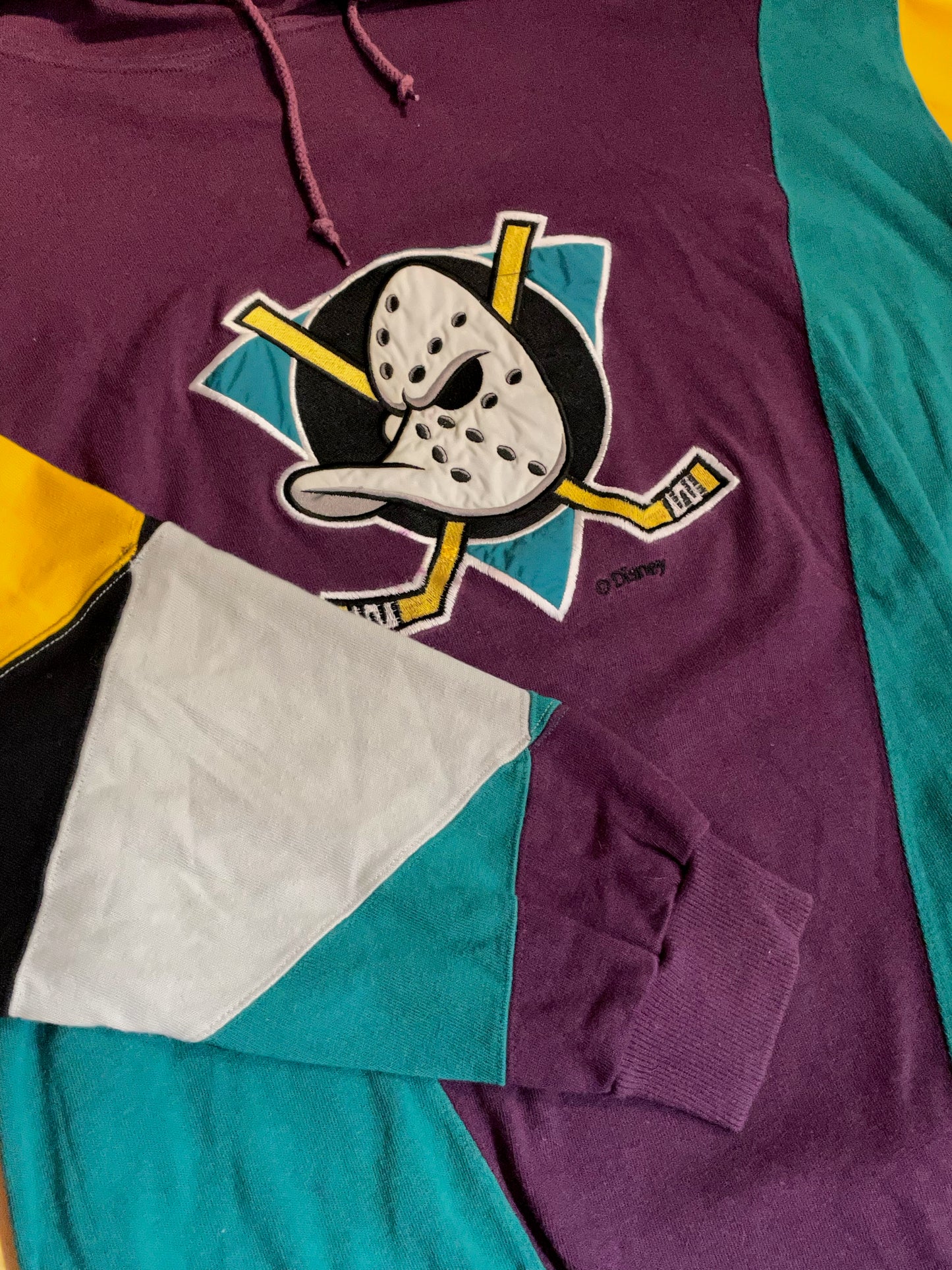 VINTAGE SLAP SHOT "DISNEY: THE MIGHTY DUCKS (MOVIE)" NHL HOCKEY HOODIE  SZ: L