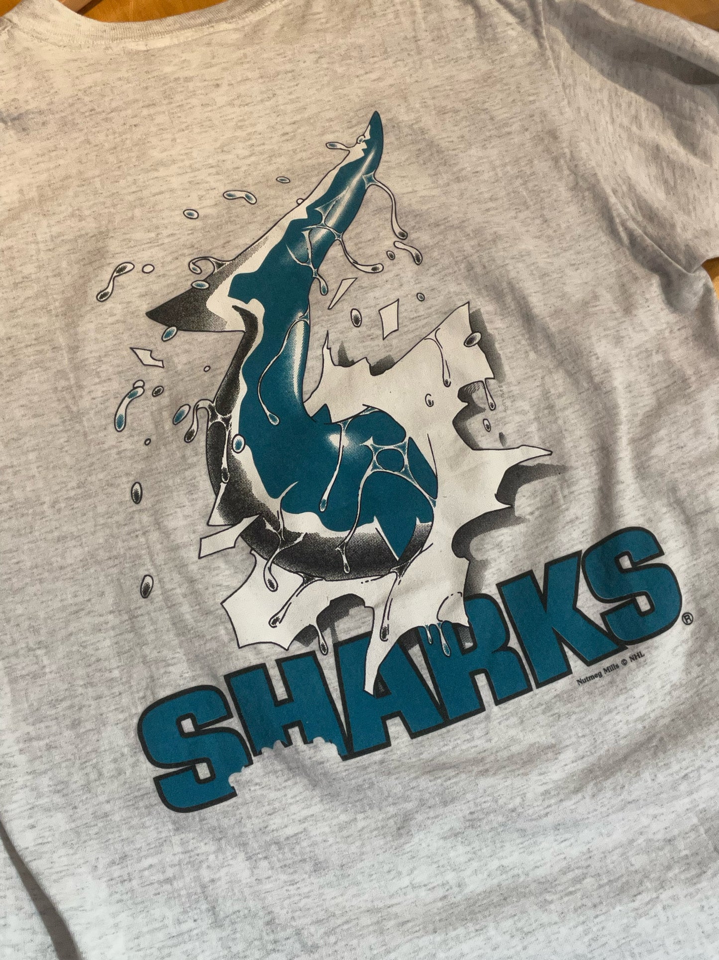 VINTAGE 90S NUTMEG SAN JOSE SHARKS NHL T-SHIRT   SZ: L