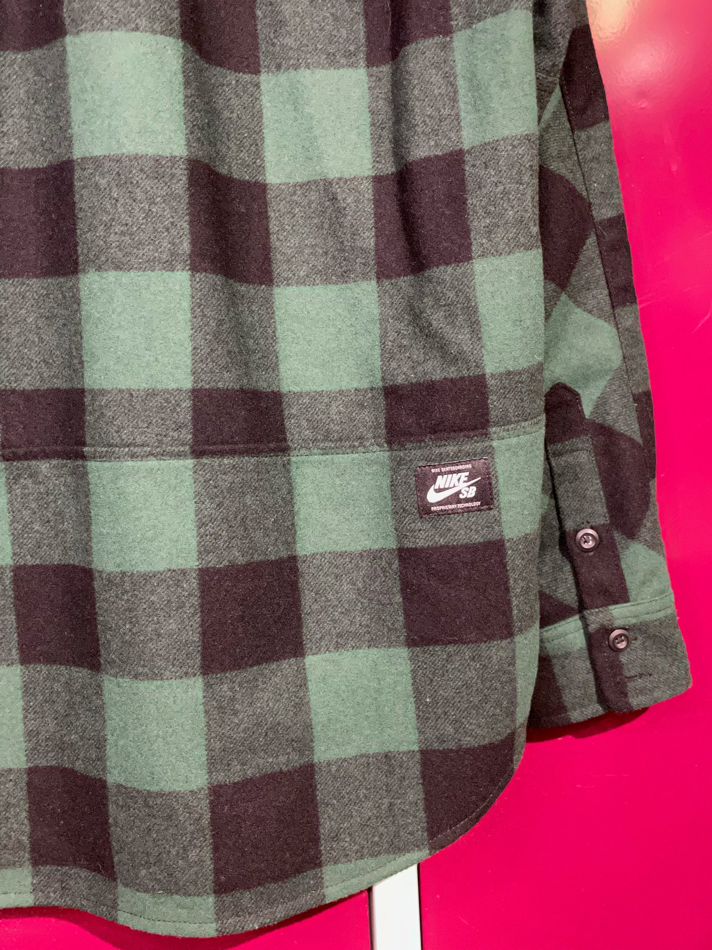 NIKE SB BUTTON PLAID FLANNEL JACKET SZ: L