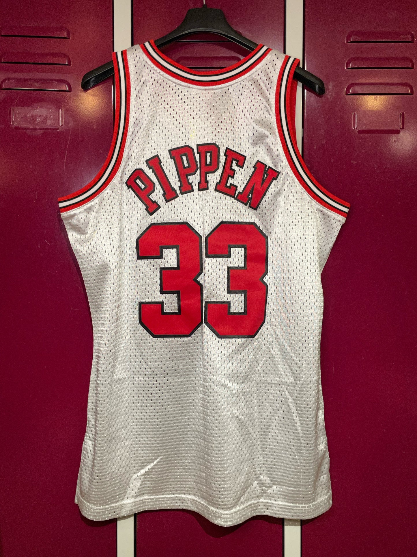 MITCHELL & NESS CHICAGO BULLS SCOTTIE PIPPEN SILVER NBA JERSEY  SZ: L