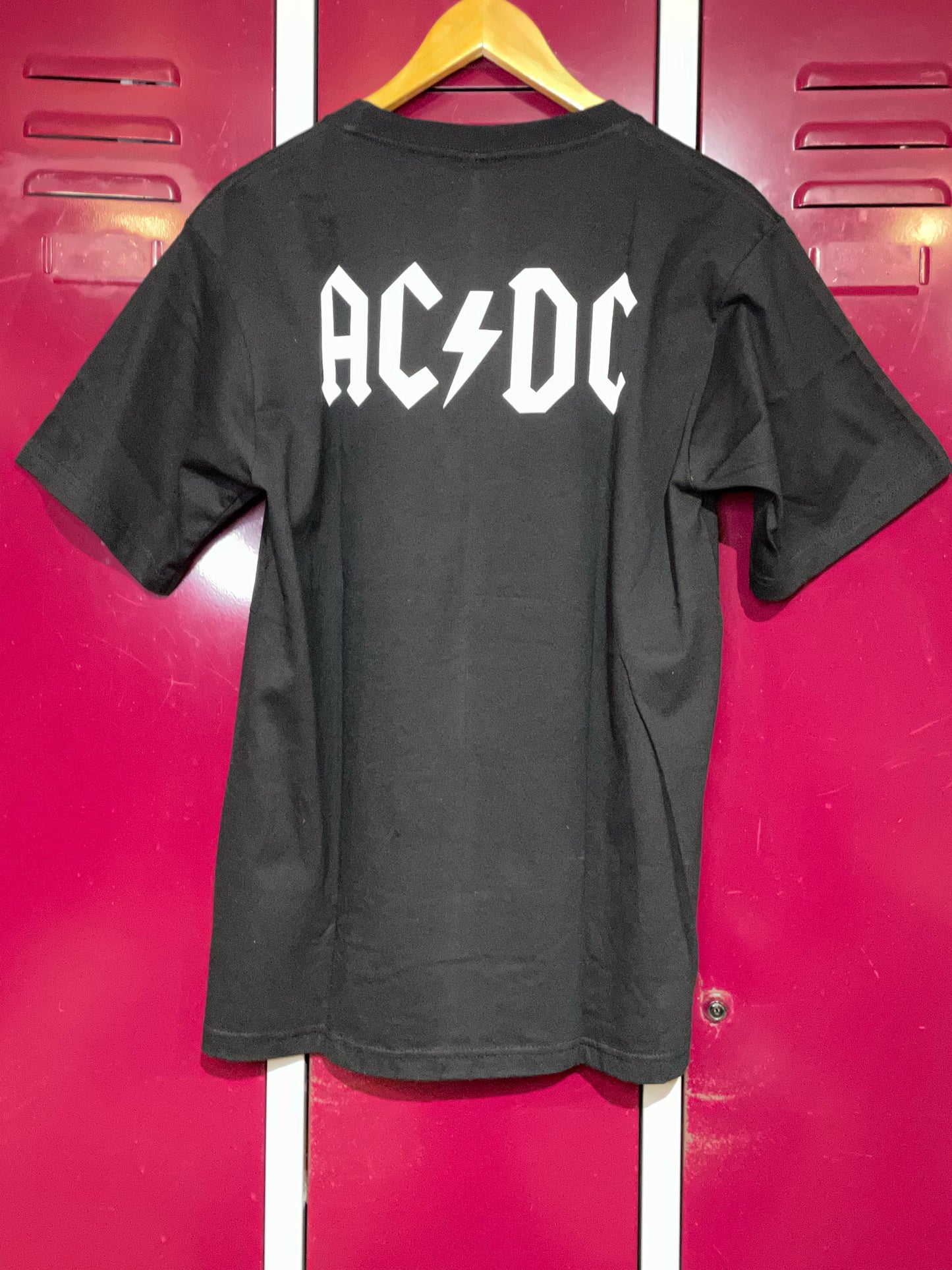 ACDC "T.N.T" MUSIC BAND T-SHIRT  SZ: L