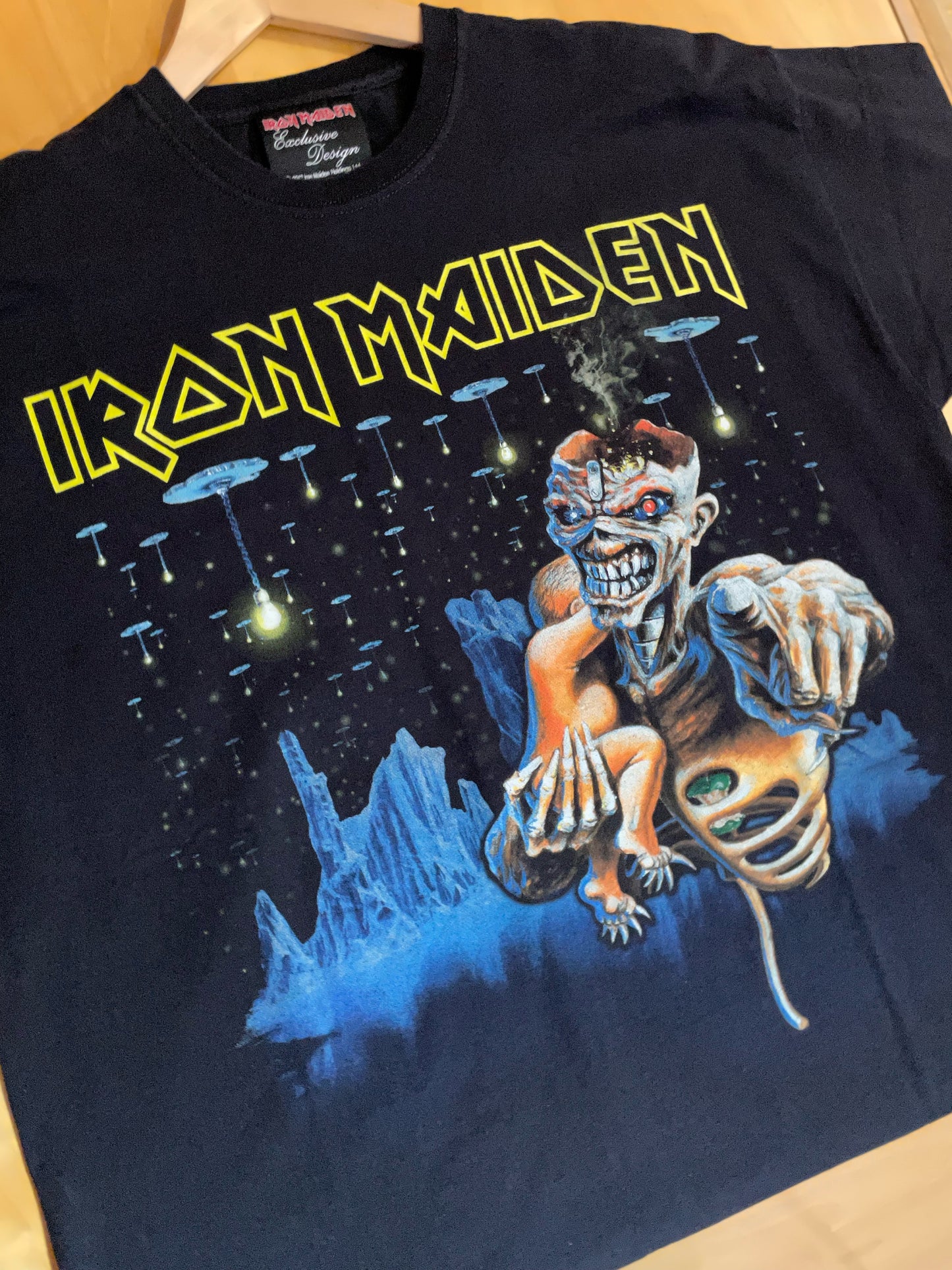 IRON MAIDEN 2012 MUSIC BAND T-SHIRT  SZ: XL