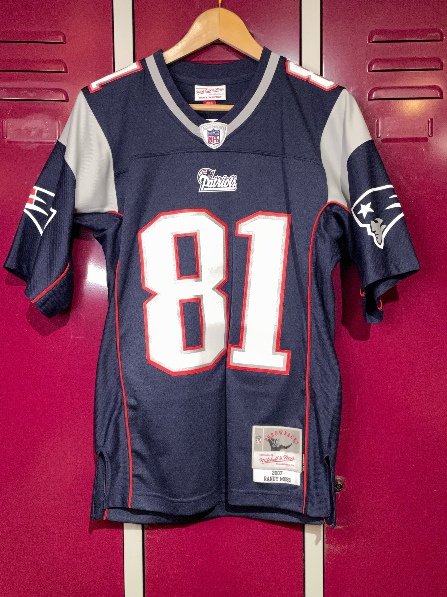 MITCHEL & NESS NEW ENGLAND PATRIOTS "RANDY MOSS" NFL FOOTBALL JERSEY  SZ: 36/S