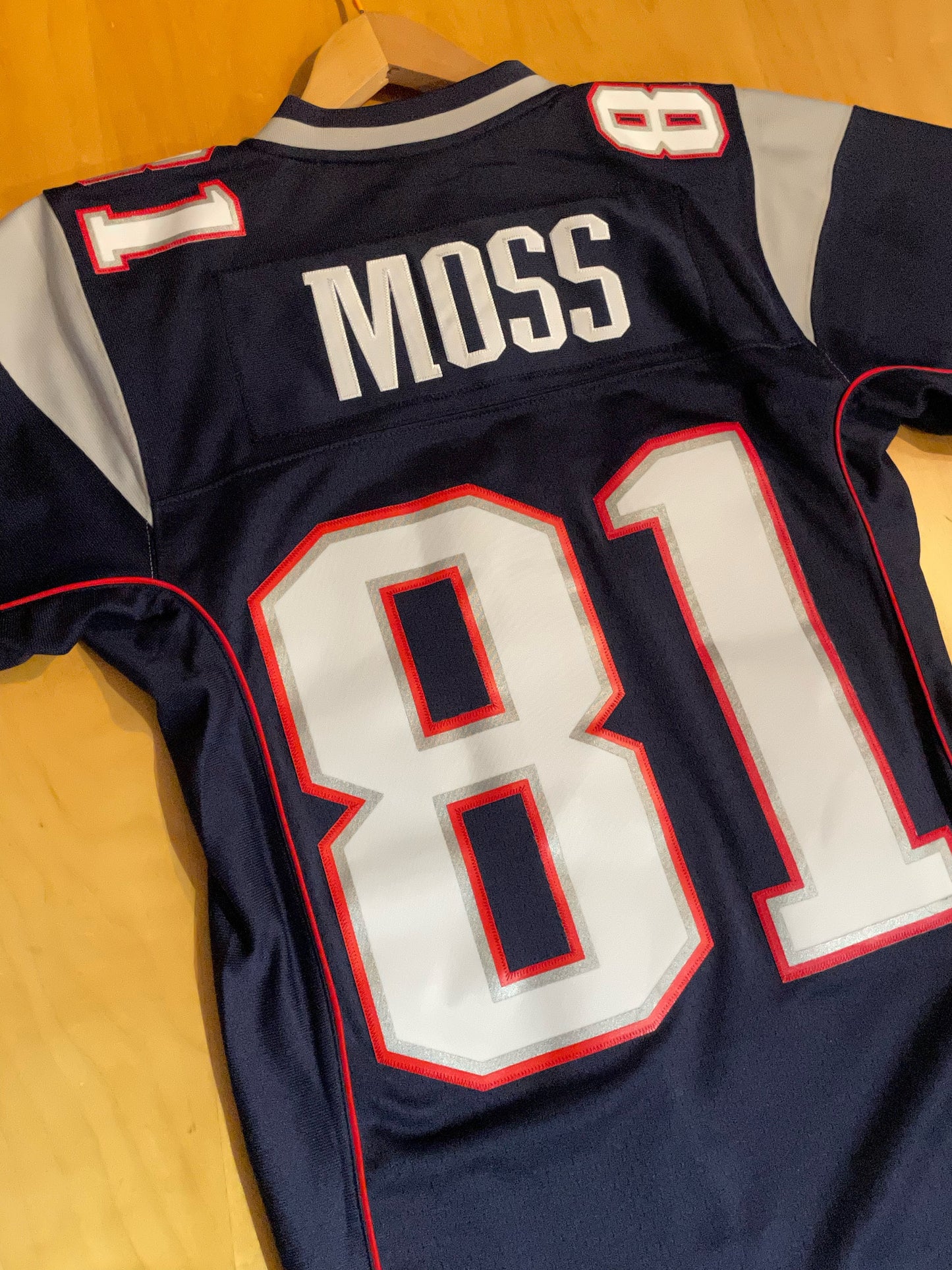 MITCHEL & NESS NEW ENGLAND PATRIOTS "RANDY MOSS" NFL FOOTBALL JERSEY  SZ: 36/S