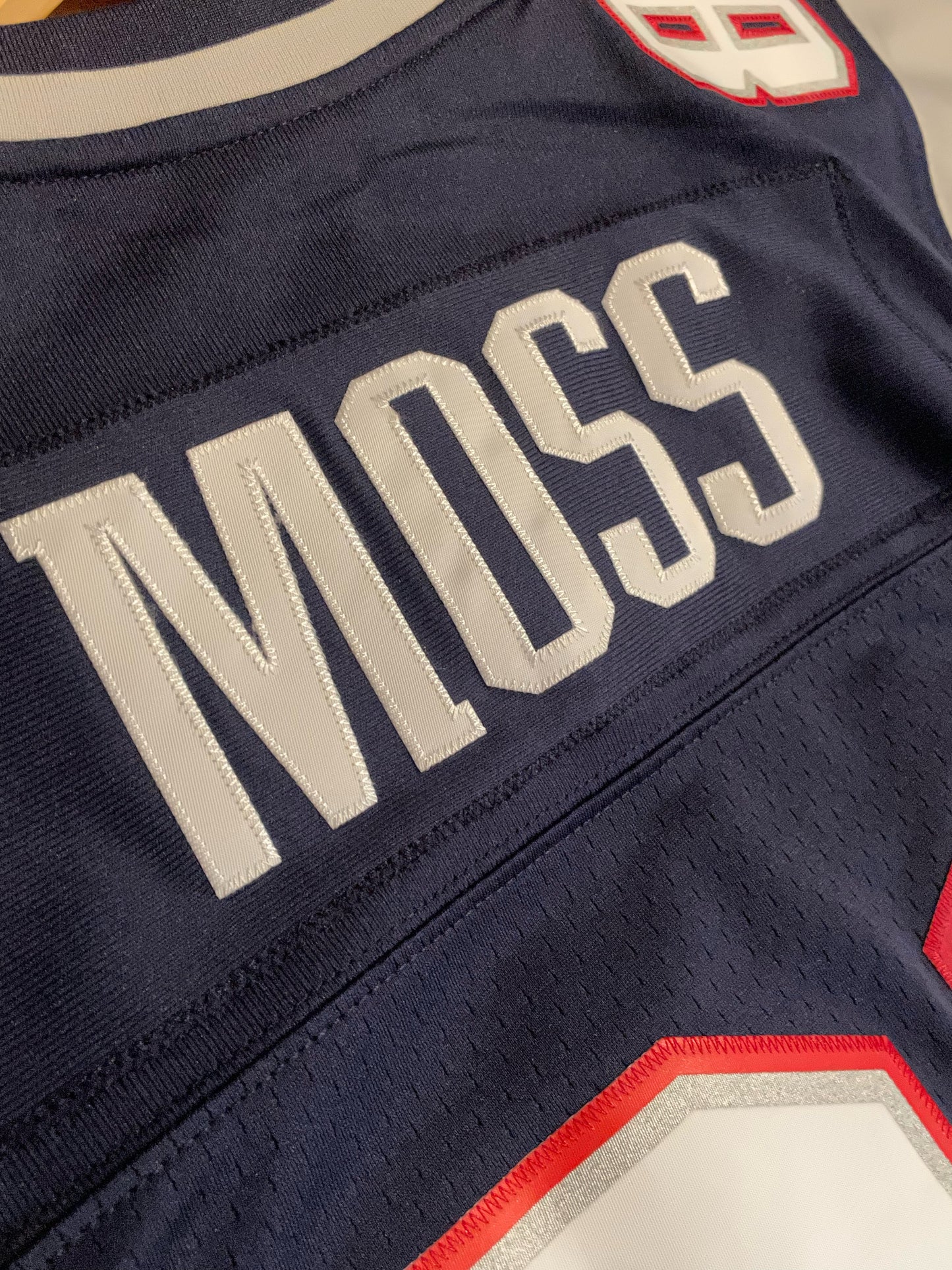 MITCHEL & NESS NEW ENGLAND PATRIOTS "RANDY MOSS" NFL FOOTBALL JERSEY  SZ: 36/S