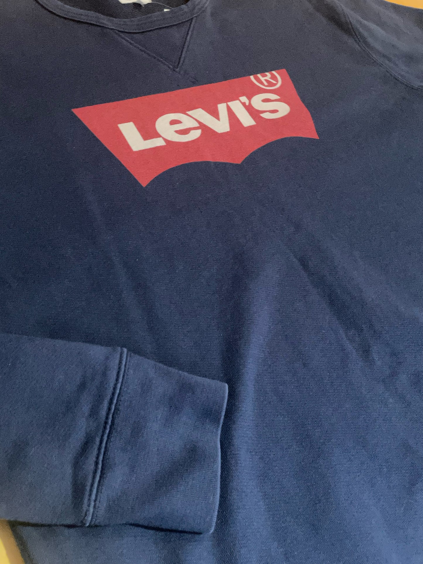 LEVI'S CLASSIC CREWNECK SWEATSHIRT  SZ: M